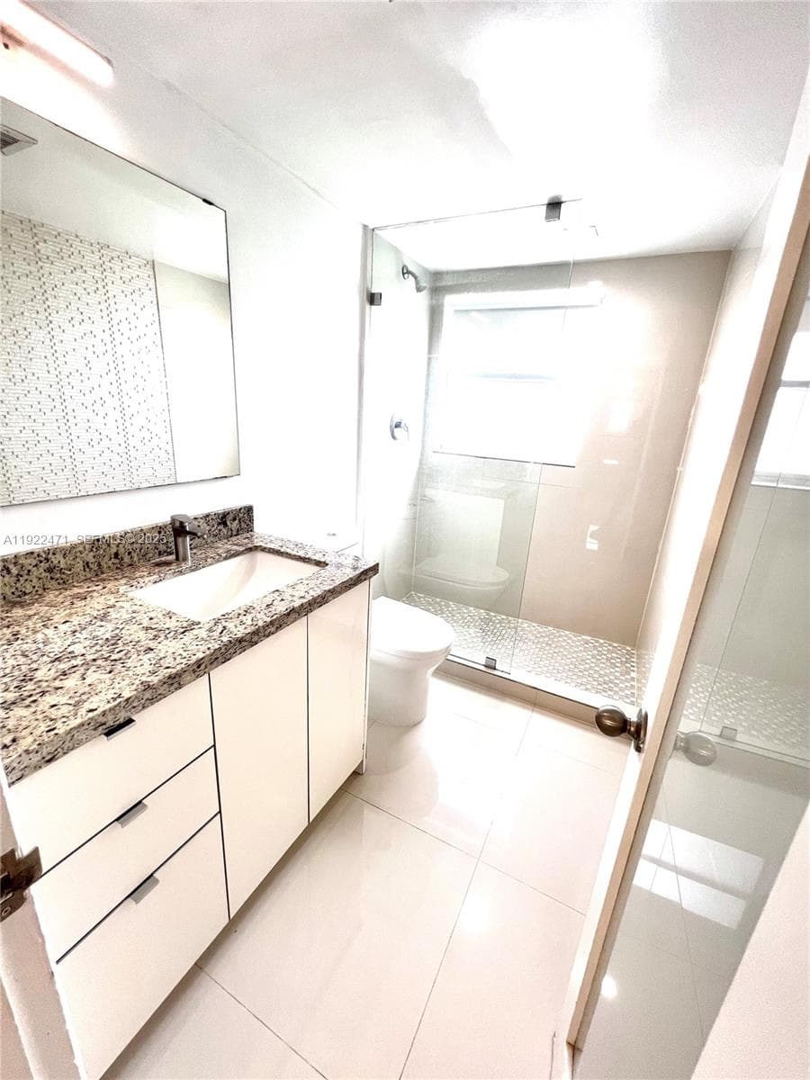 Octagon Towers · #11D in Miami Beach - Photo 12