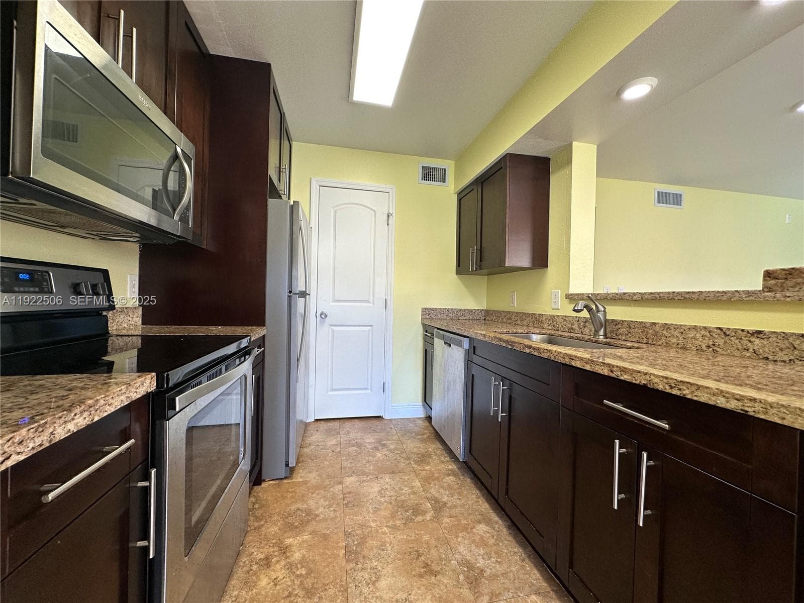 SAILBOAT POINTE CONDO · #2209 in Oakland Park - Photo 17