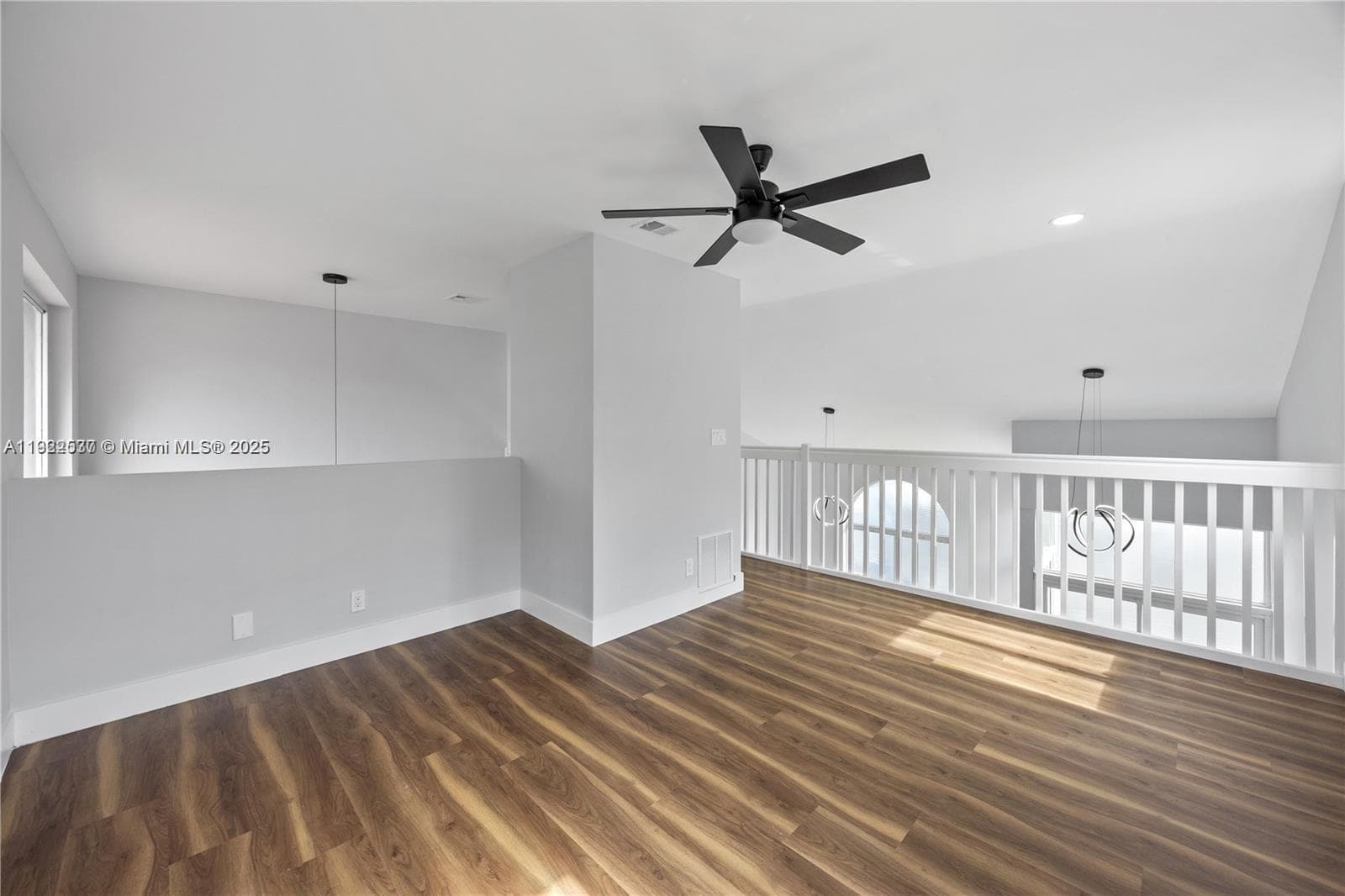 3835 Lombardy St photo 23