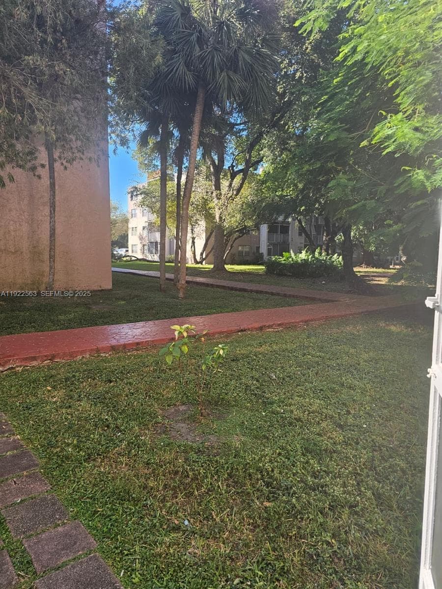 Summit Chase Condo · #111 in Miami - Photo 27