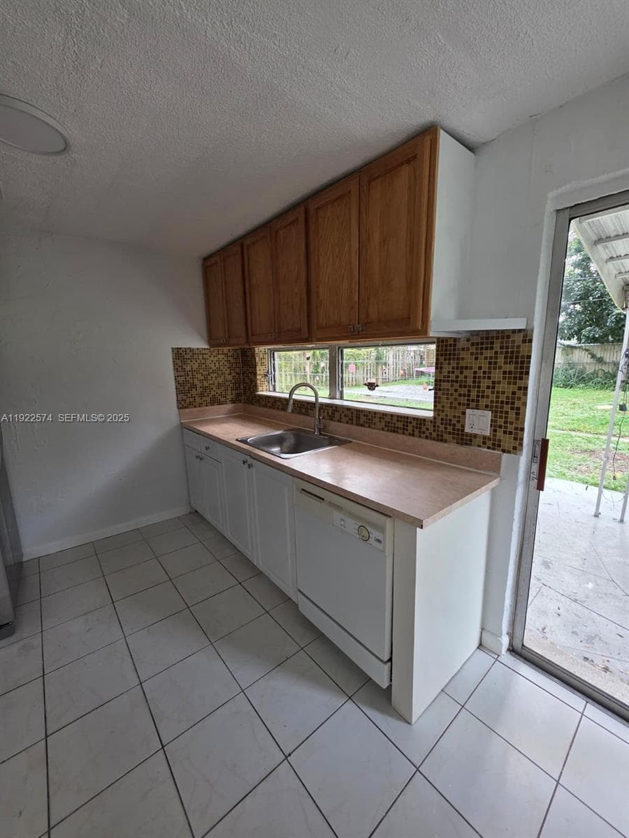 5626 Freedom St photo 3