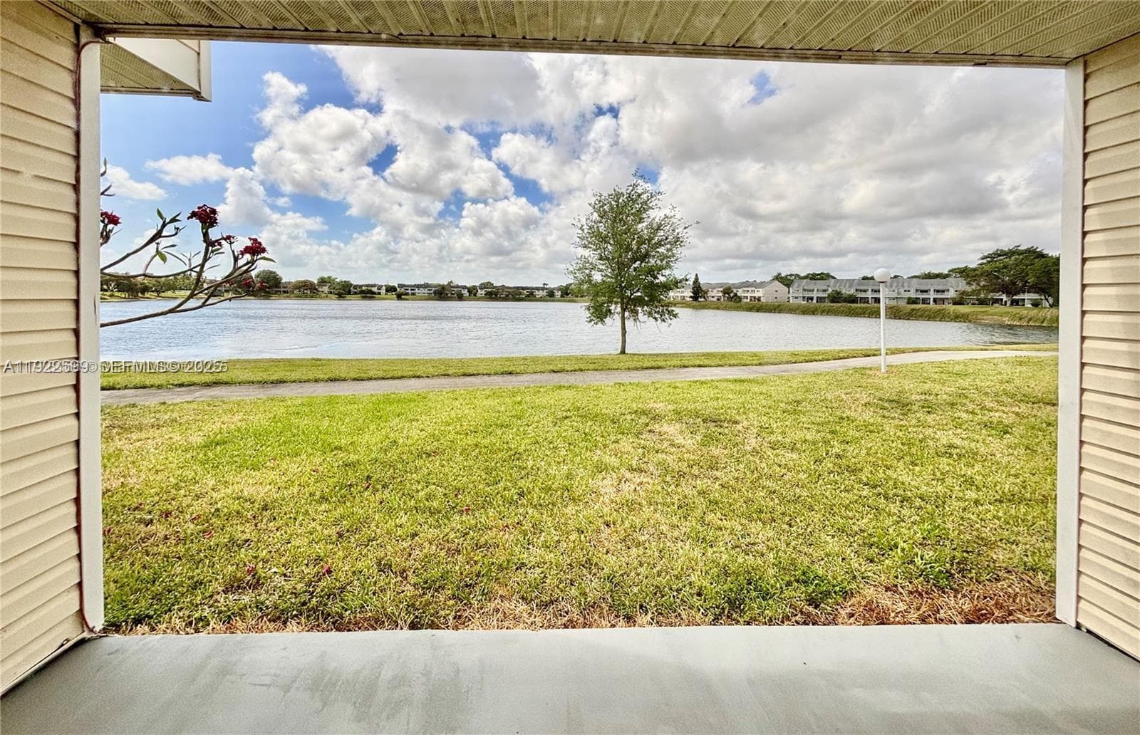 SUMMER LAKE · #101 in Oakland Park - Photo 2