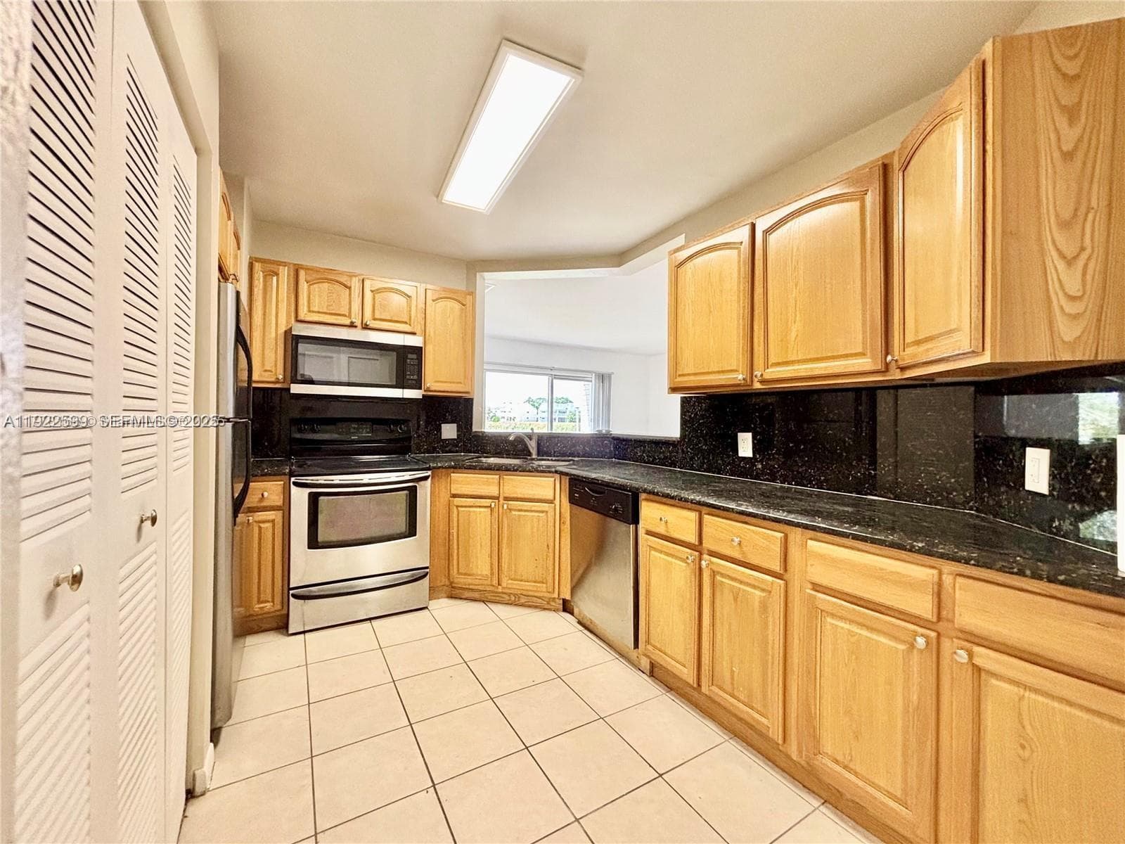 SUMMER LAKE · #101 in Oakland Park - Photo 6