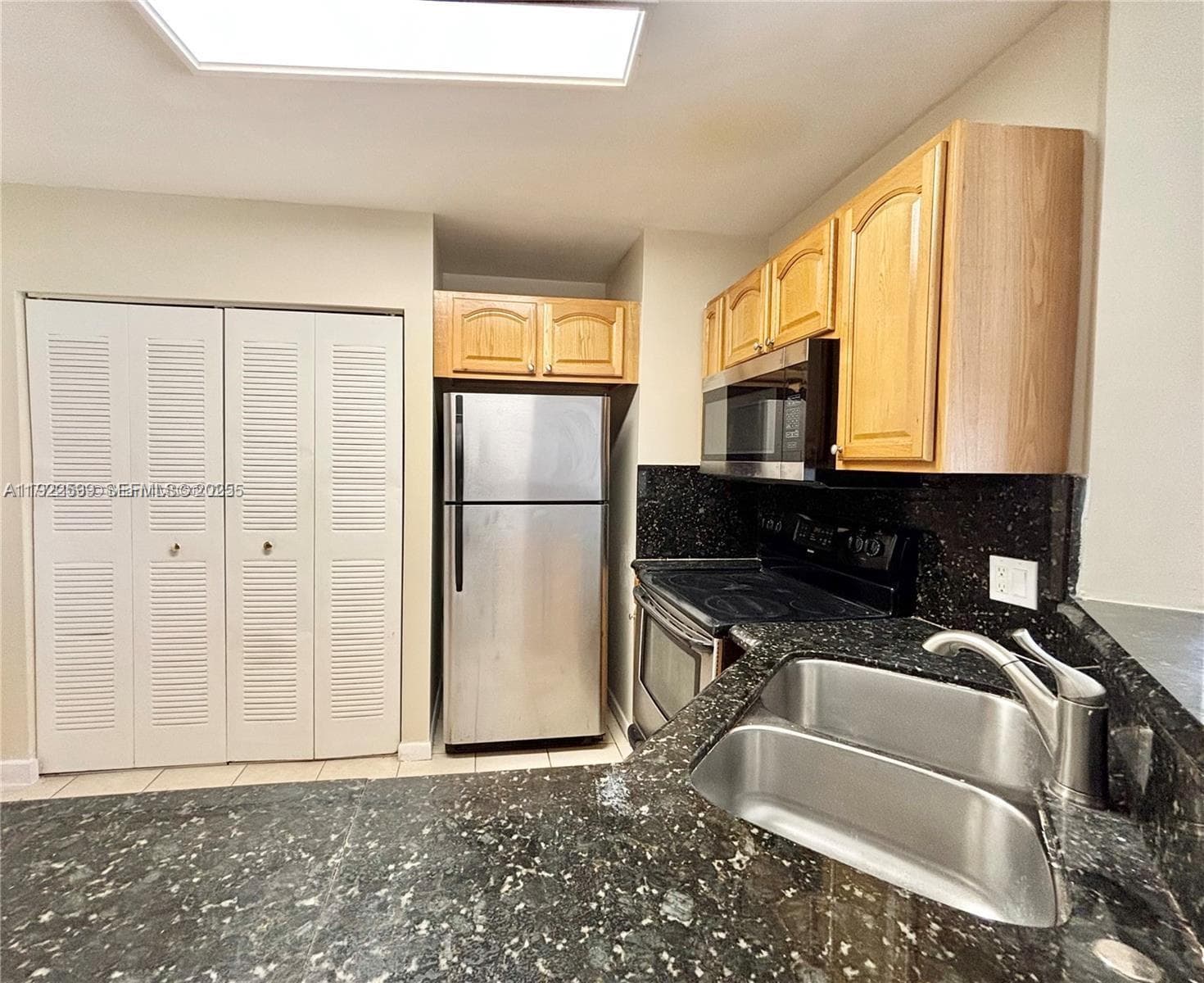 SUMMER LAKE · #101 in Oakland Park - Photo 7