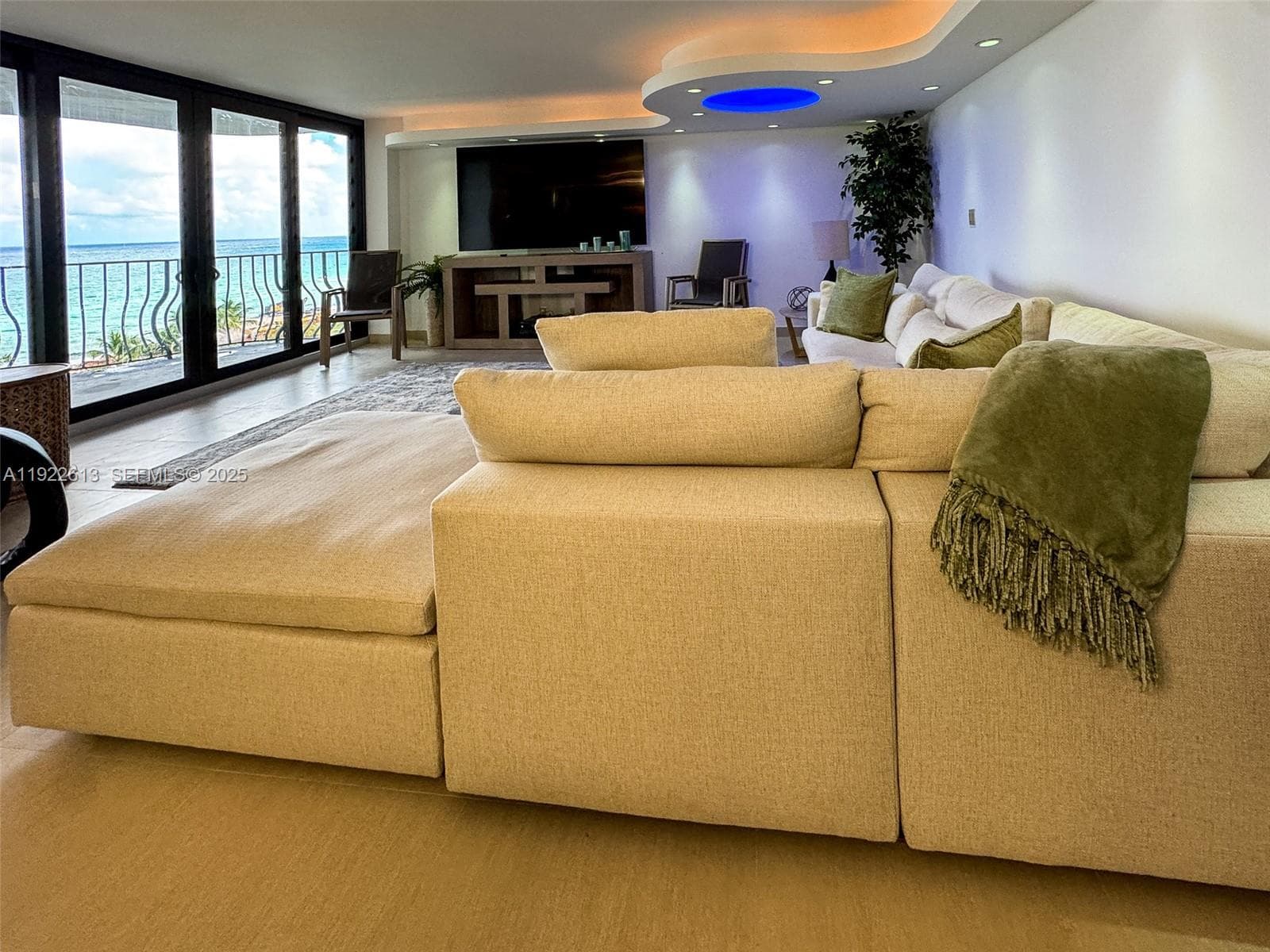 Ocean Waves Condominium · #809 in Surfside - Photo 9