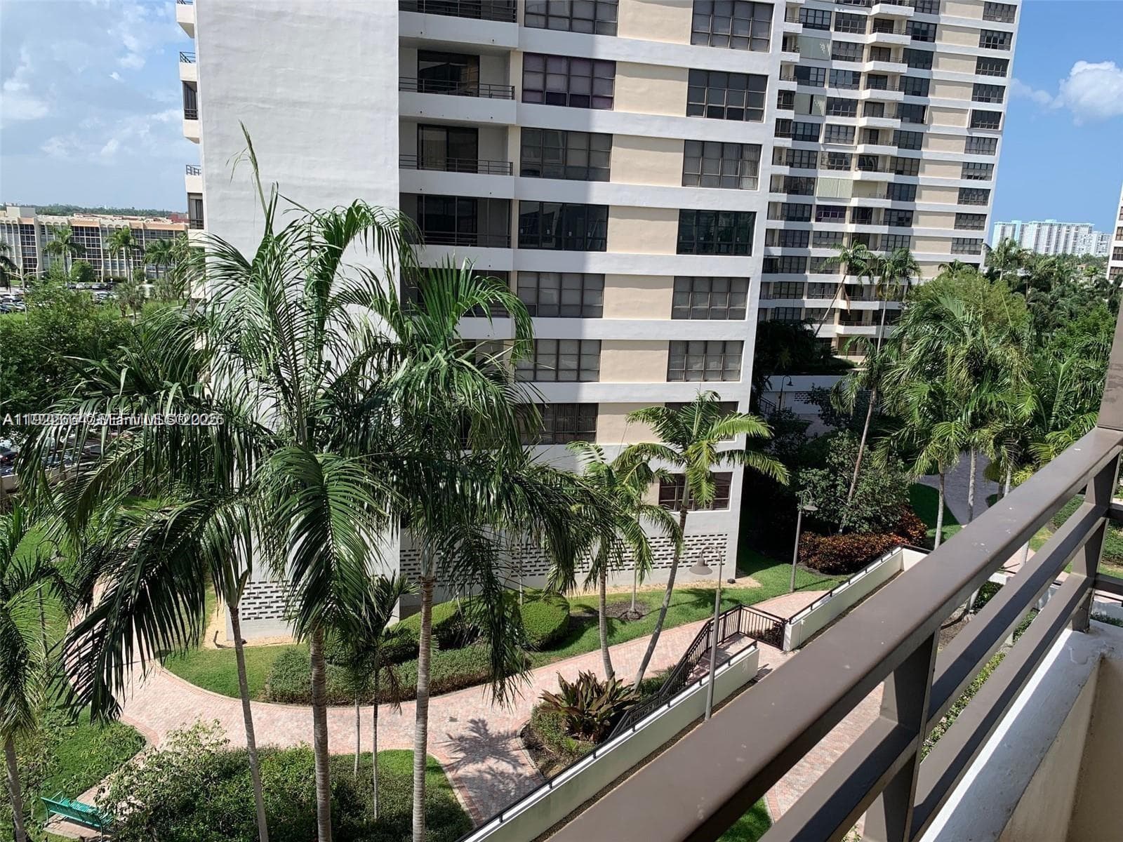 OLYMPUS · #307 in Hallandale Beach - Photo 10
