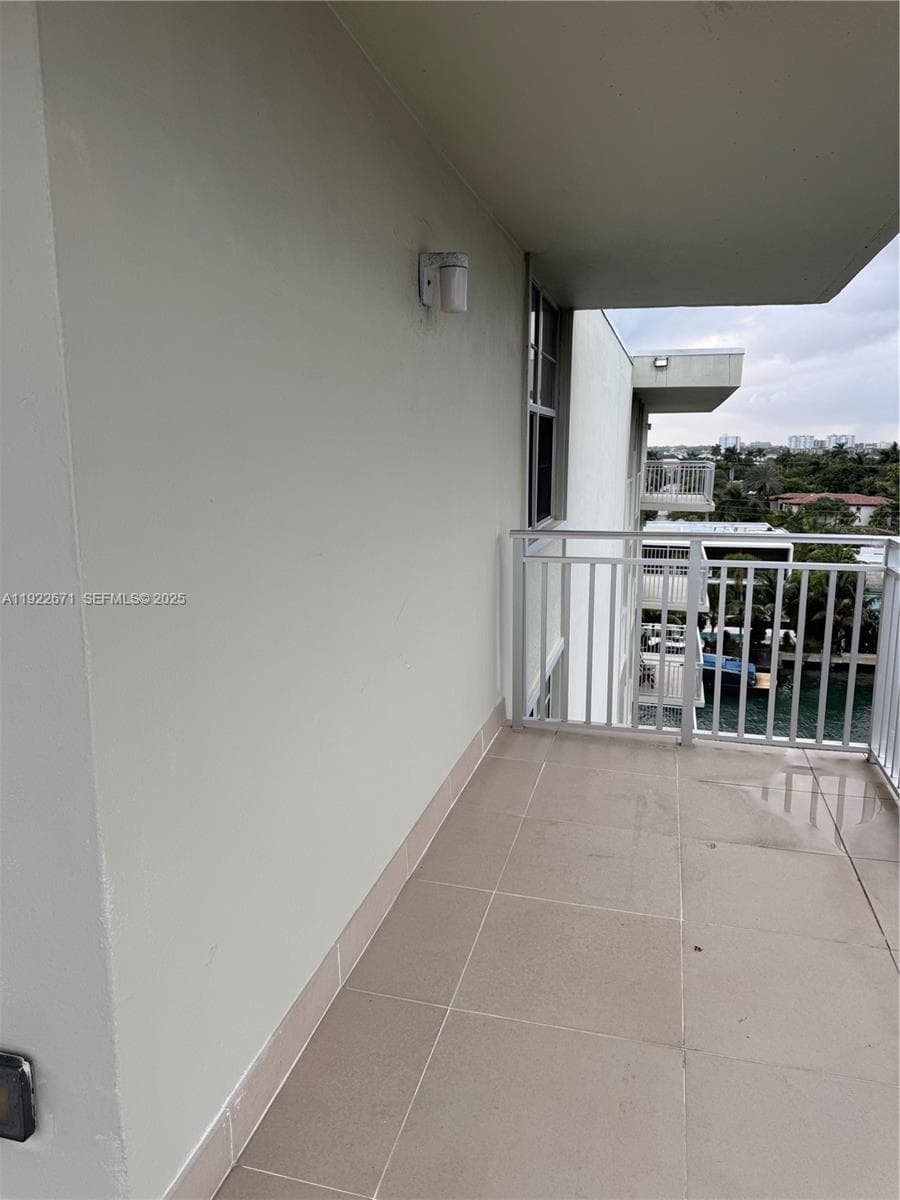ST REGIS APTS CONDO · #7H in Bay Harbor Islands - Photo 10