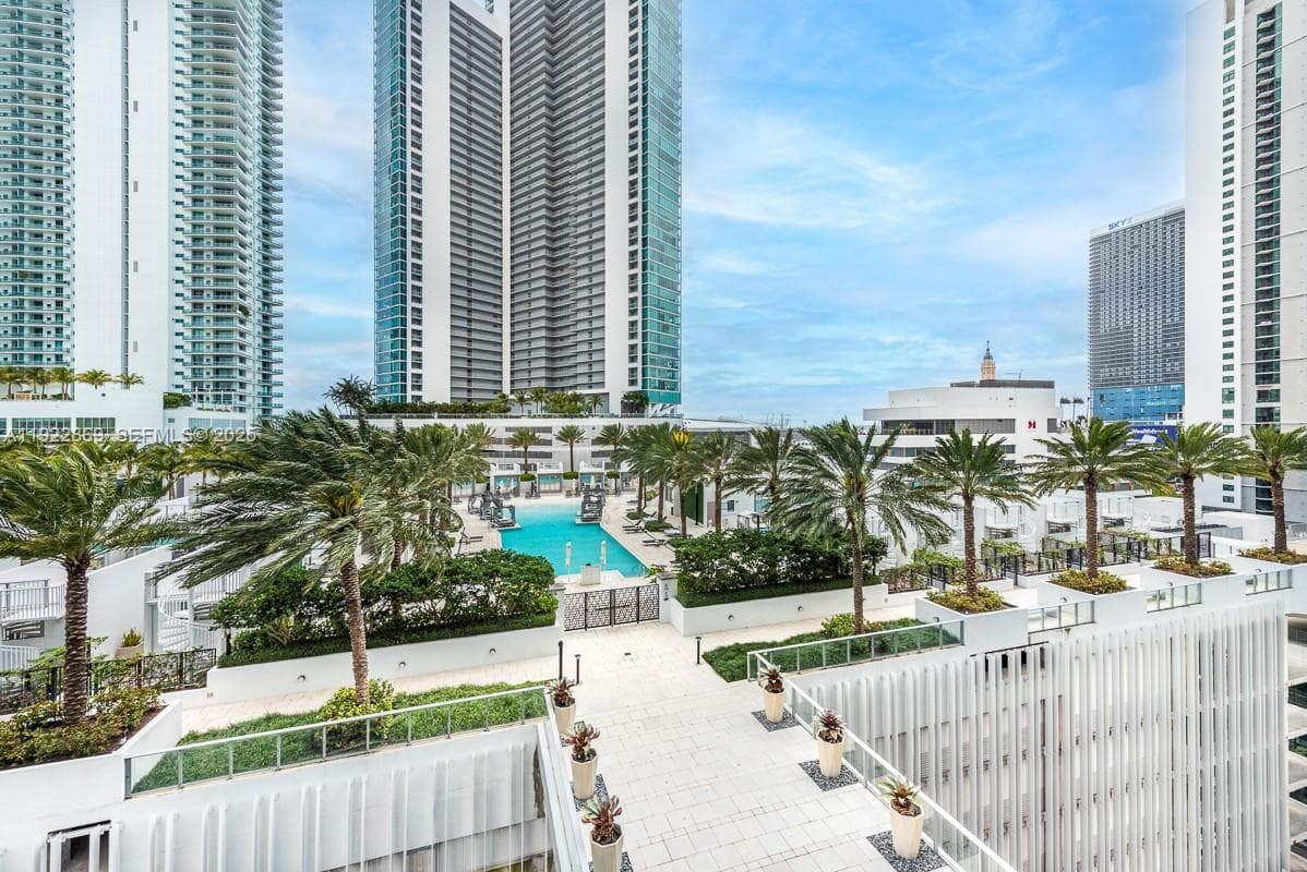 Paramount Miami Worldcenter · #905 in Miami - Photo 9