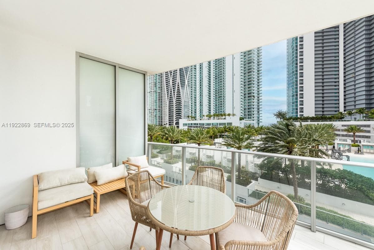 Paramount Miami Worldcenter · #905 in Miami - Photo 8