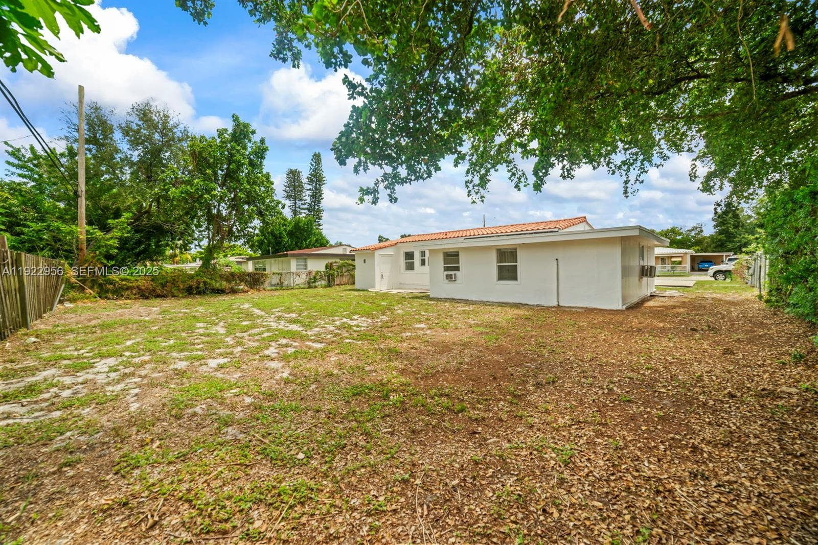 1631 NW 12th Ct photo 27