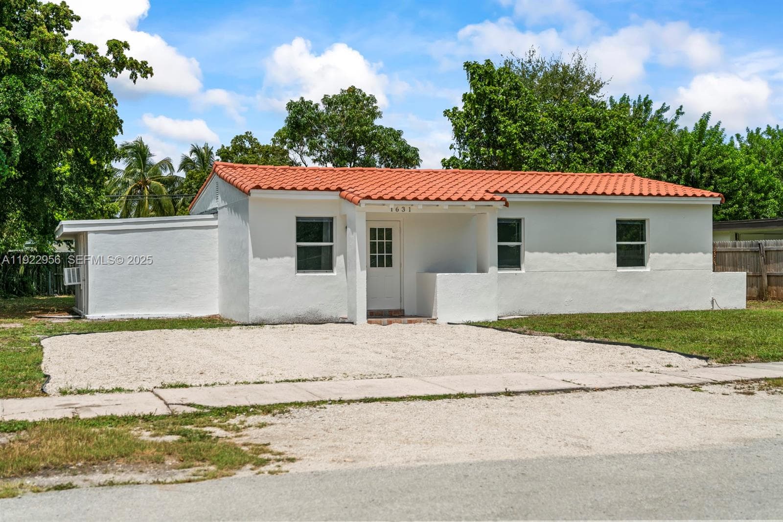 1631 NW 12th Ct photo 2