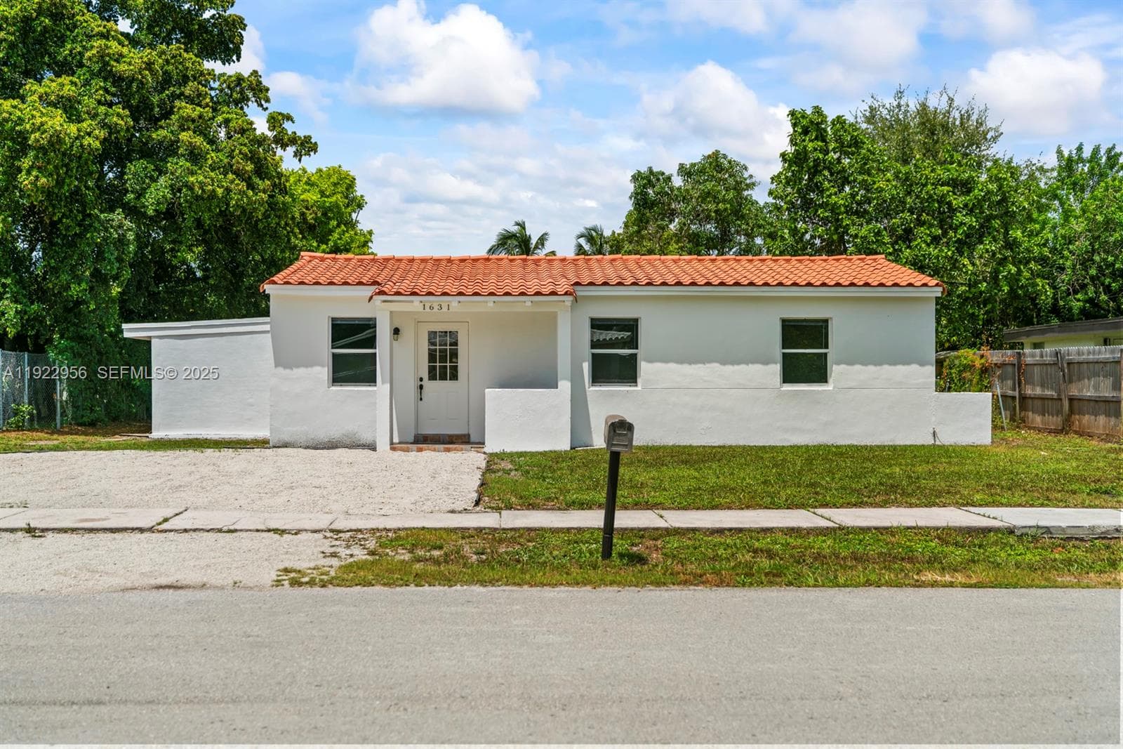 1631 NW 12th Ct photo 3
