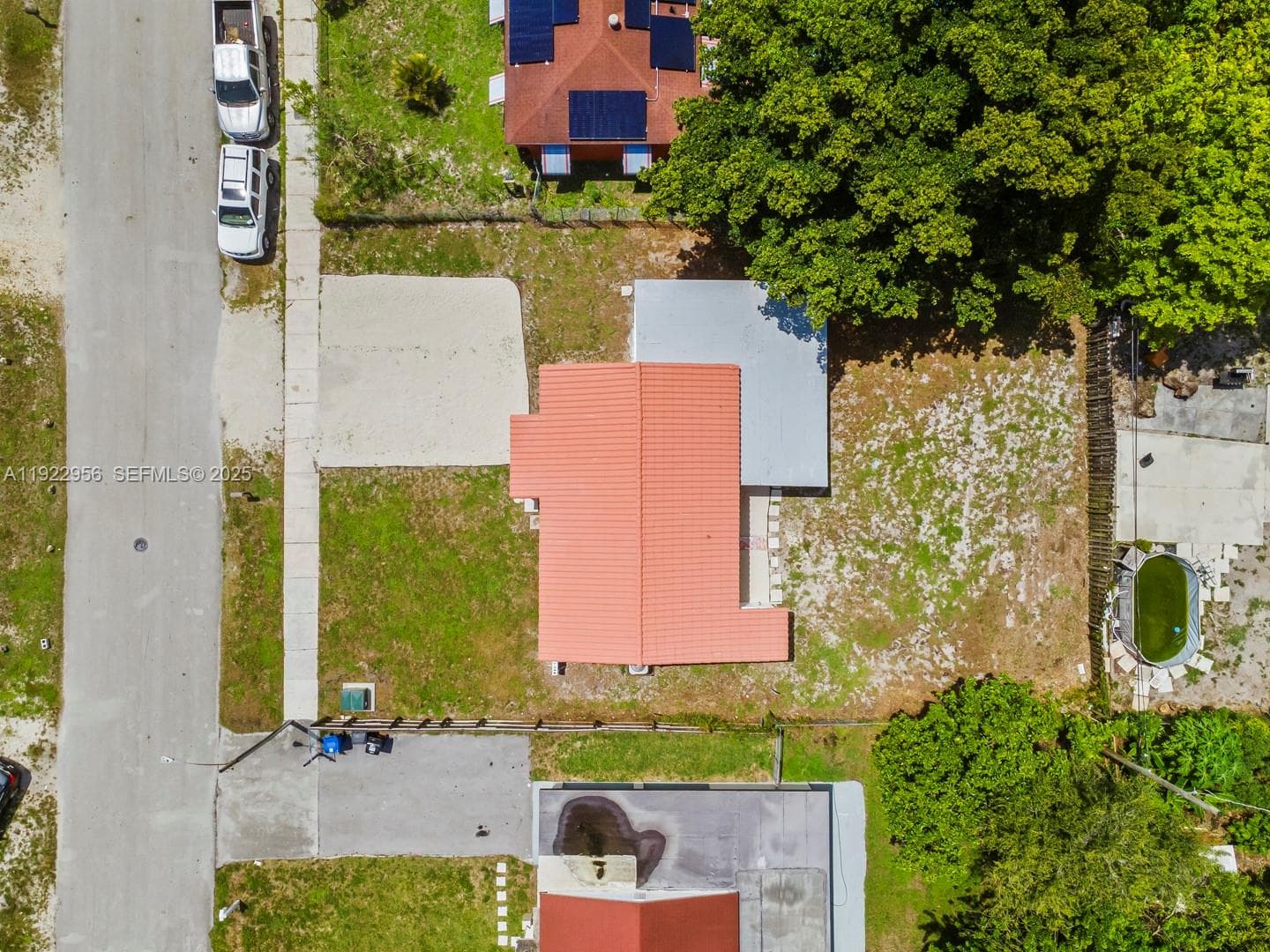 1631 NW 12th Ct photo 30