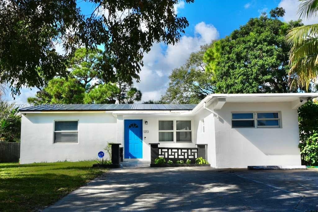 1213 NW 6th Ave #0 photo 2