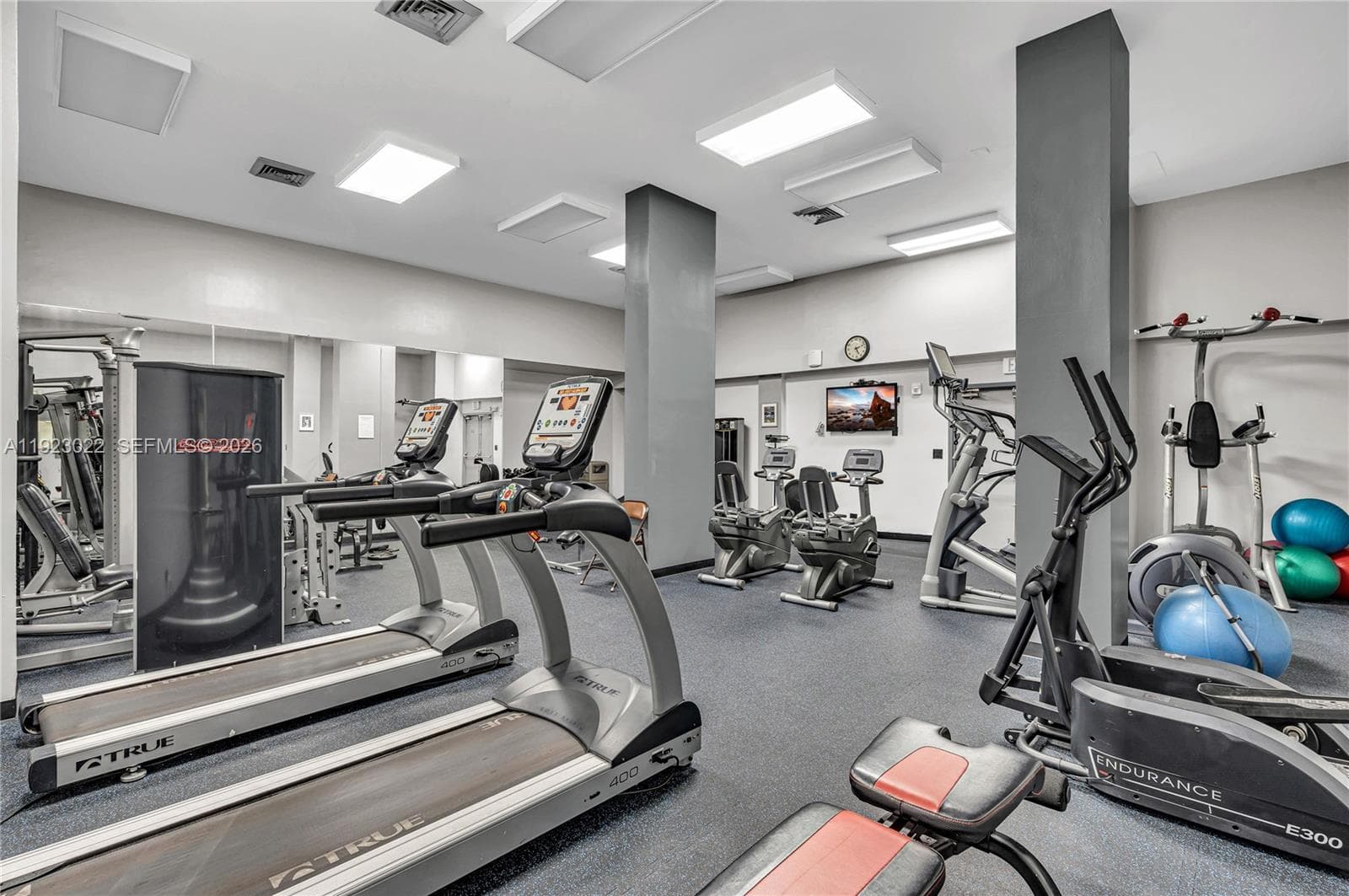 Winston Towers 500 · #820 in Sunny Isles Beach - Photo 17