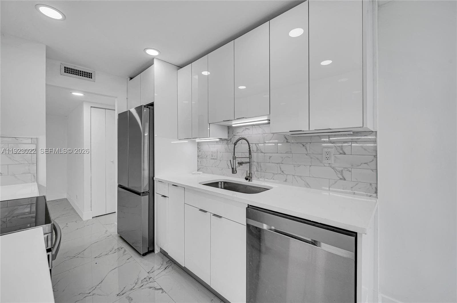 Winston Towers 500 · #820 in Sunny Isles Beach - Photo 12