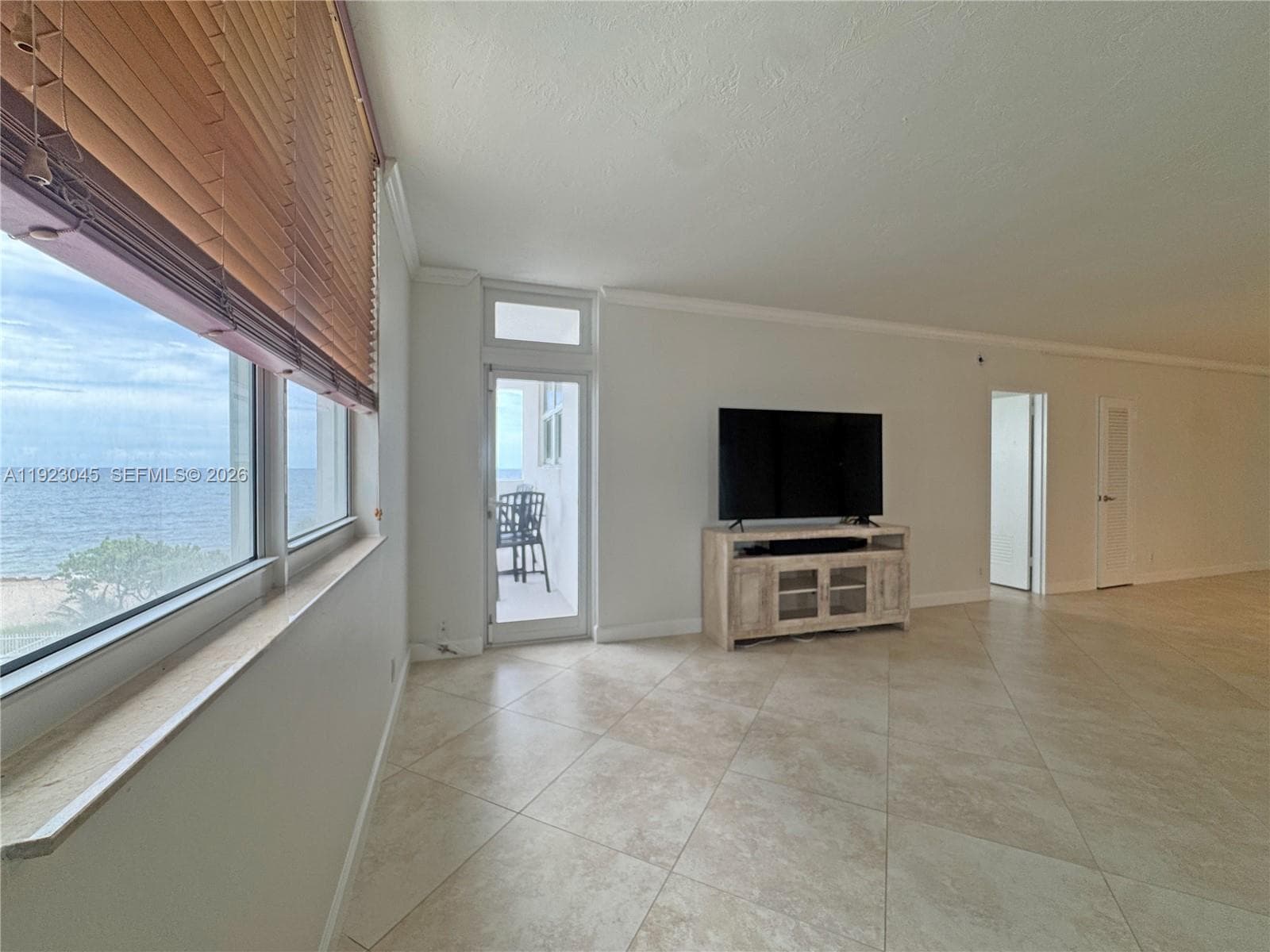 Direct Ocean Front View, Corner Unit