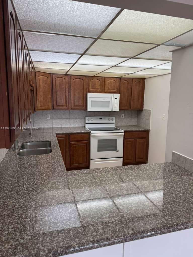 Coral Gate West Condo · #4-226 in Hialeah - Photo 2