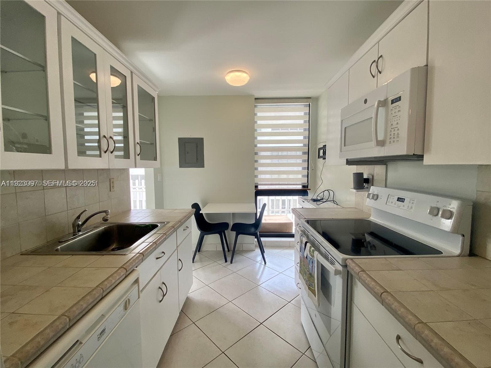 LE TRIANON CONDO · #17B in Miami Beach - Photo 2