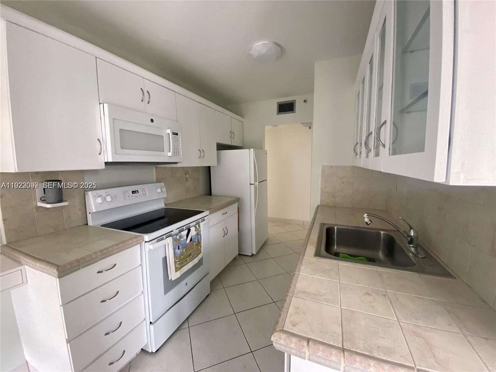 LE TRIANON CONDO · #17B in Miami Beach - Photo 3