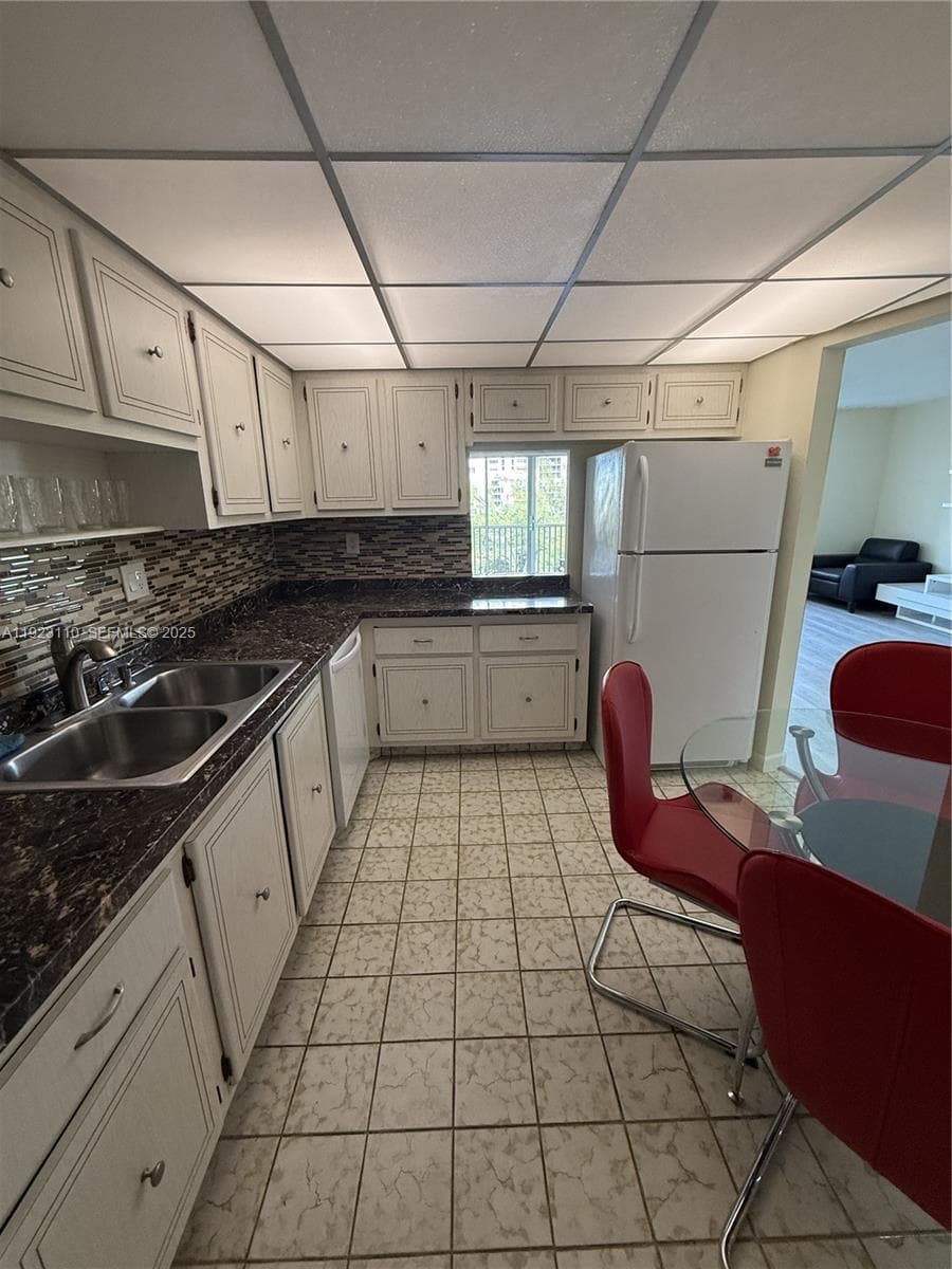 Fairways Riviera · #712 in Hallandale Beach - Photo 7