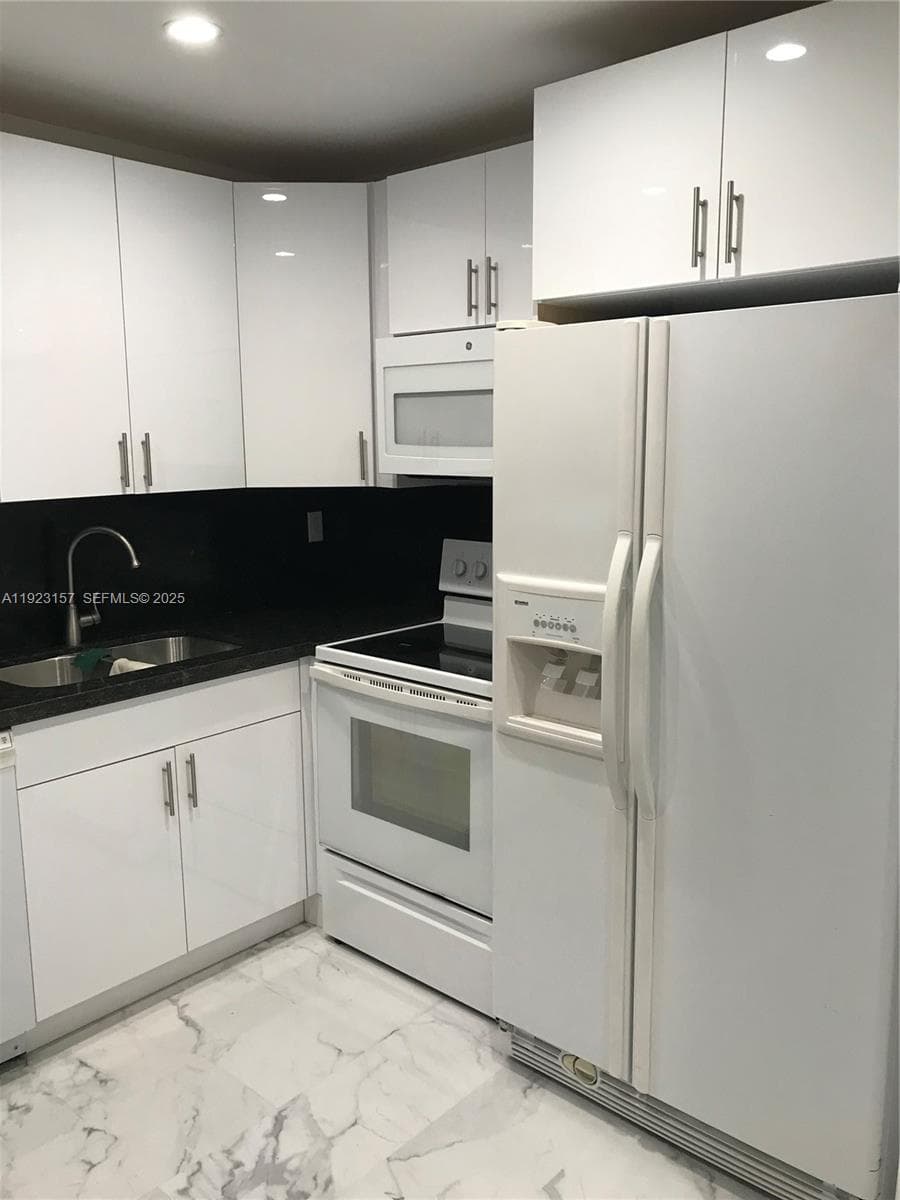 THE ISLES CONDO · #311 in Sunny Isles Beach - Photo 5