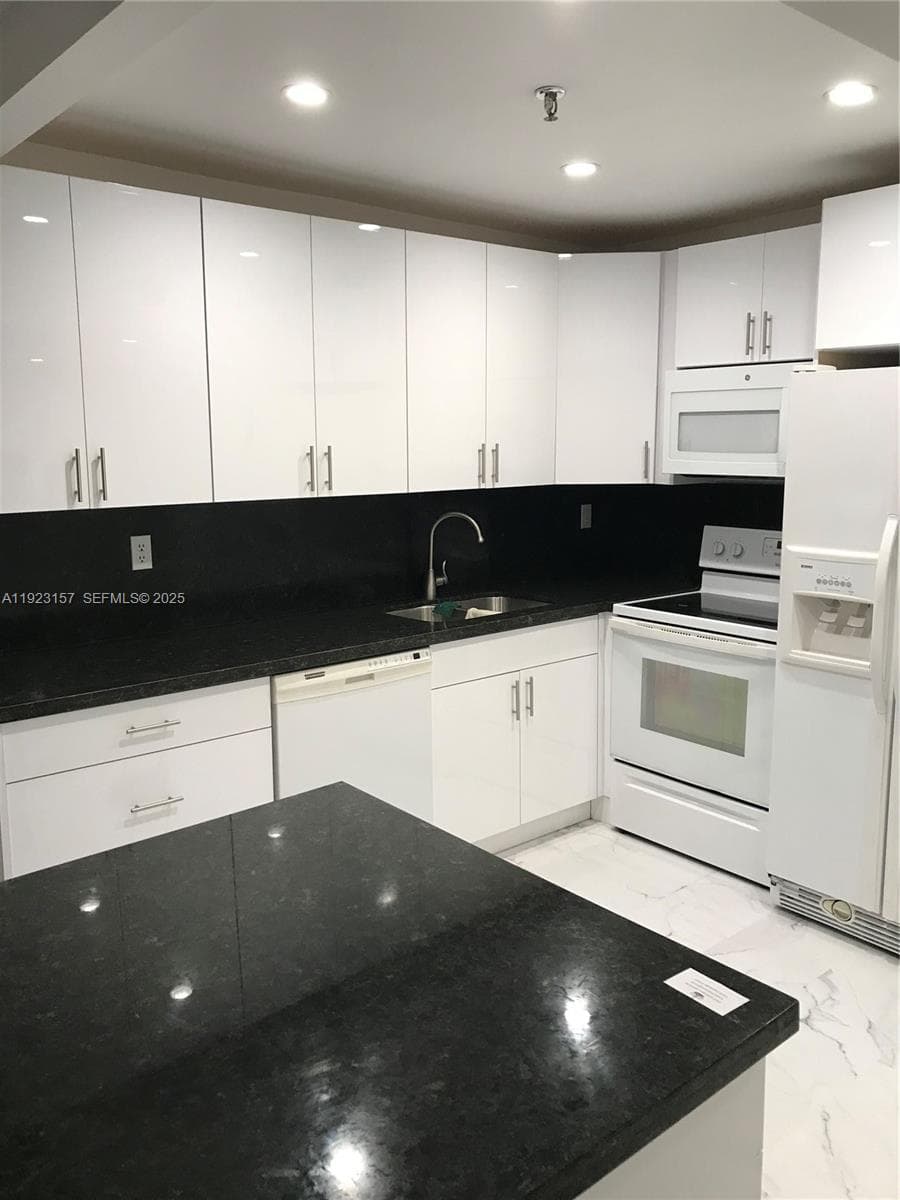 THE ISLES CONDO · #311 in Sunny Isles Beach - Photo 4