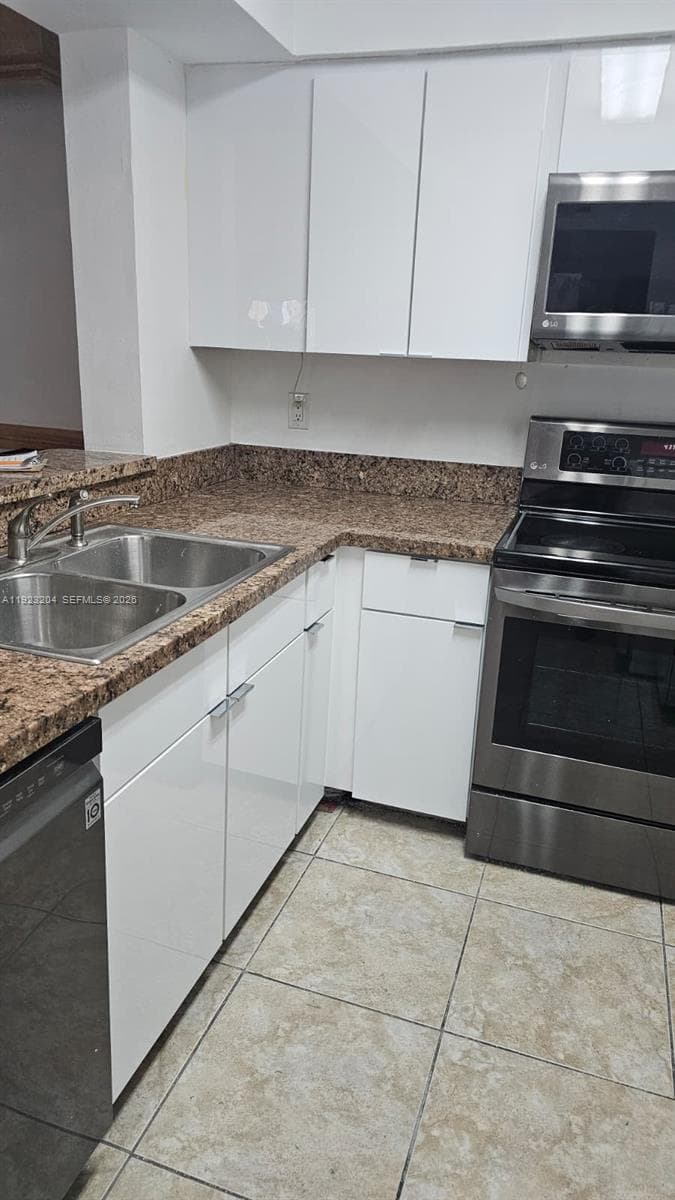 ROYAL POINCIANA CONDO · #2205 in Pompano Beach - Photo 5