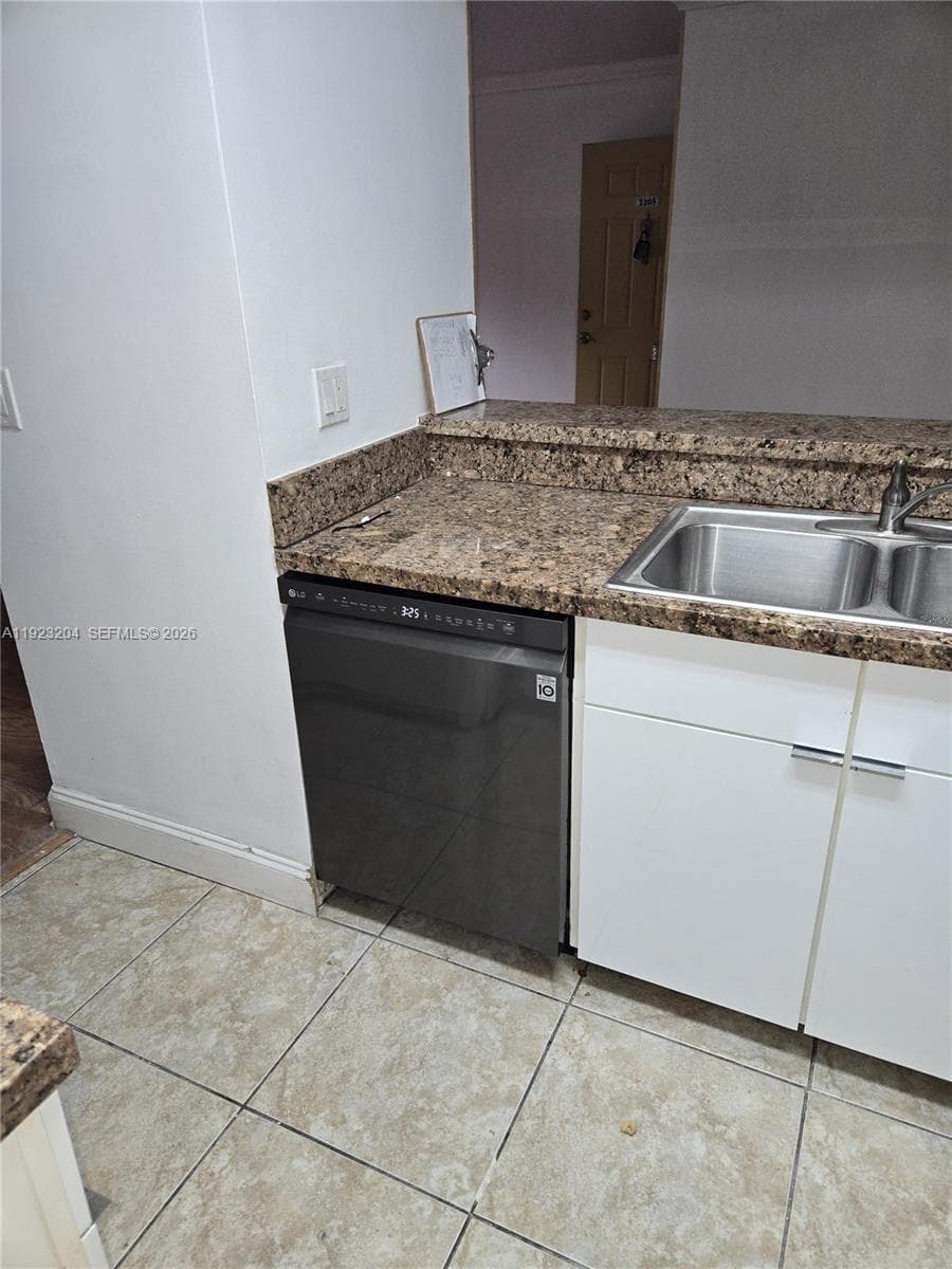 ROYAL POINCIANA CONDO · #2205 in Pompano Beach - Photo 8