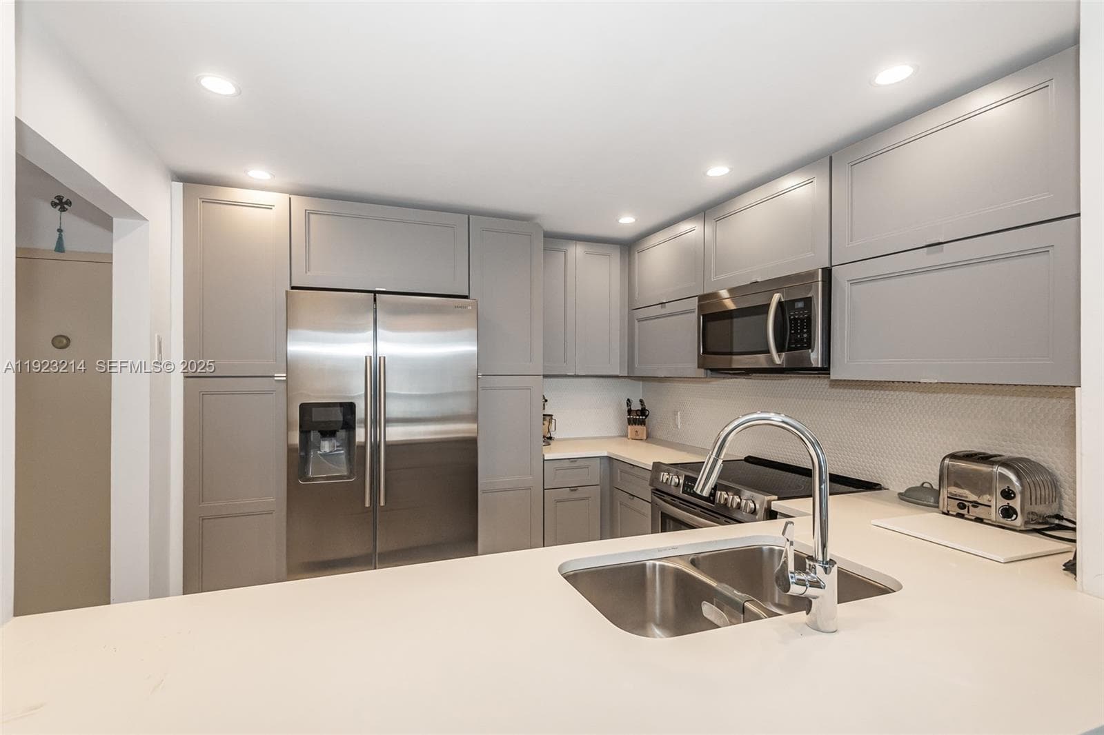 MEADOWBROOK CONDO · #705 in Hallandale Beach - Photo 4
