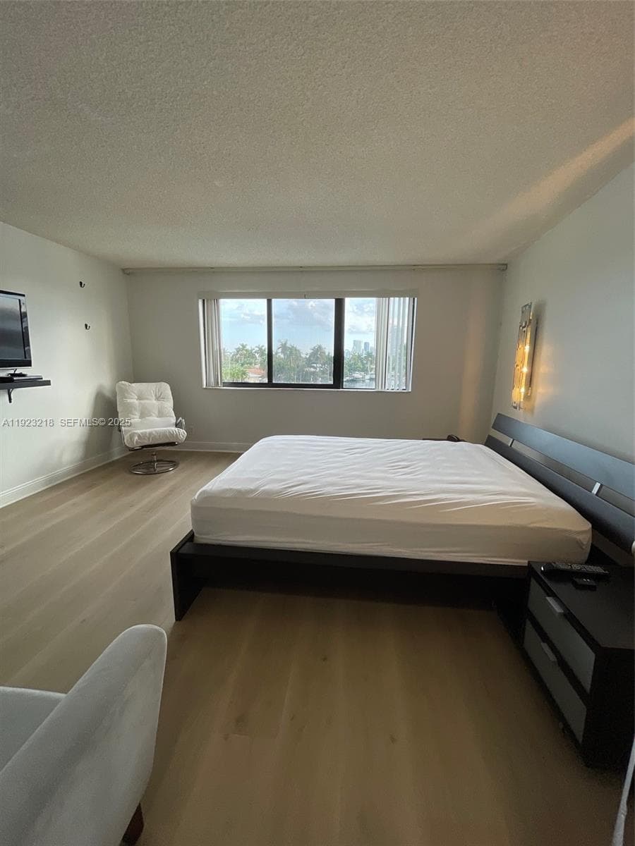 YACHT CLUB CONDO (THE) · #407 in Hallandale Beach - Photo 8