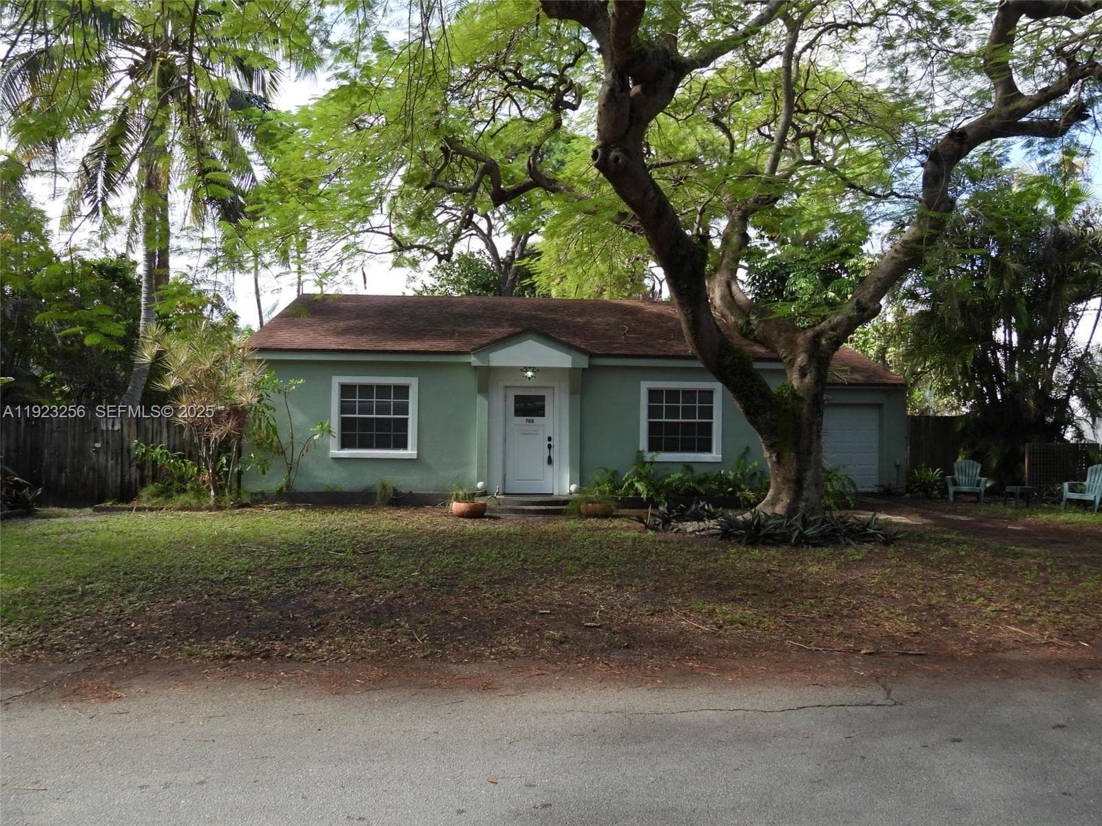 705 SW 14th Ave photo 2