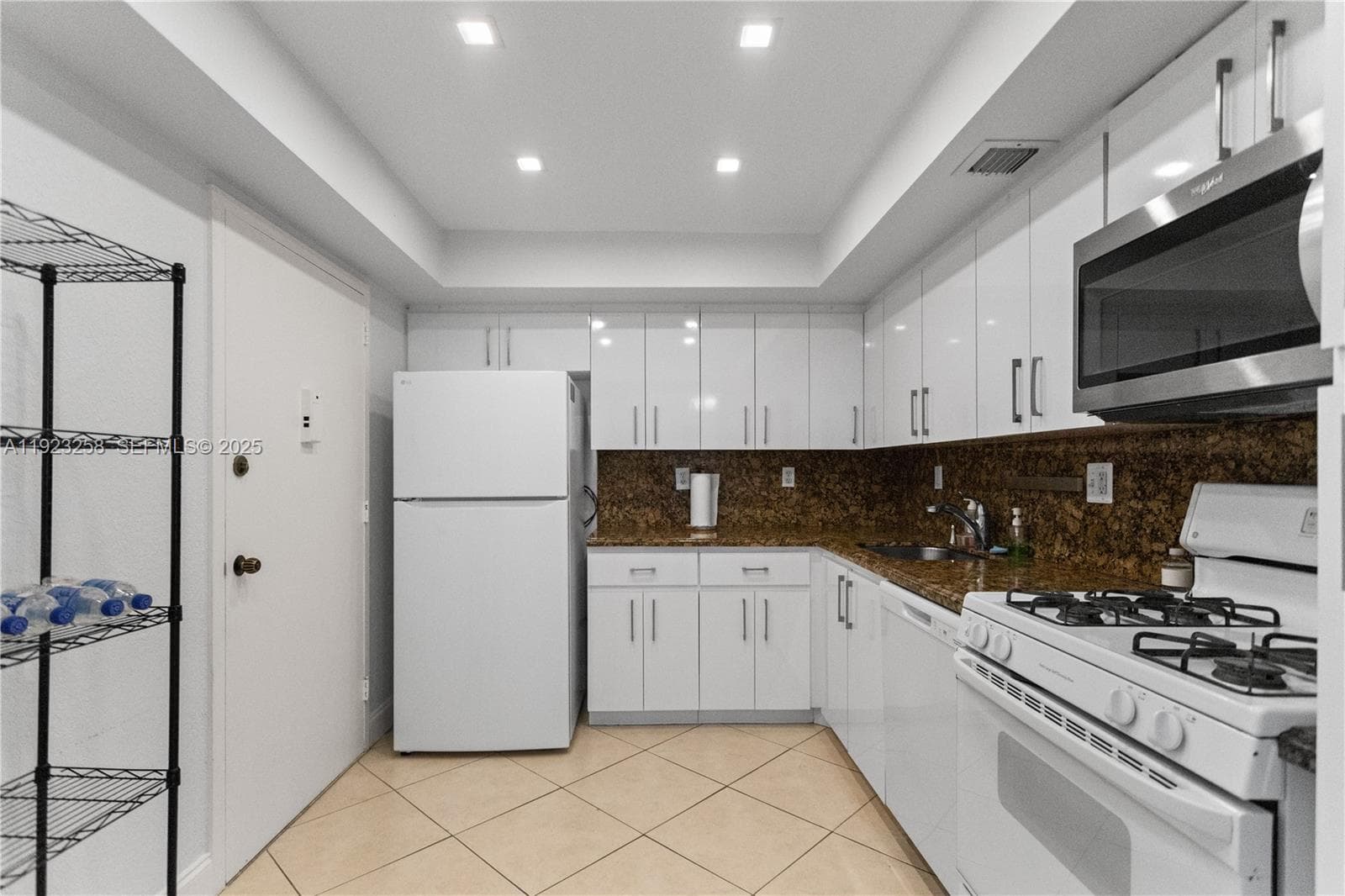 PARKER PLAZA CONDO ESTATE · #1710 in Hallandale Beach - Photo 5