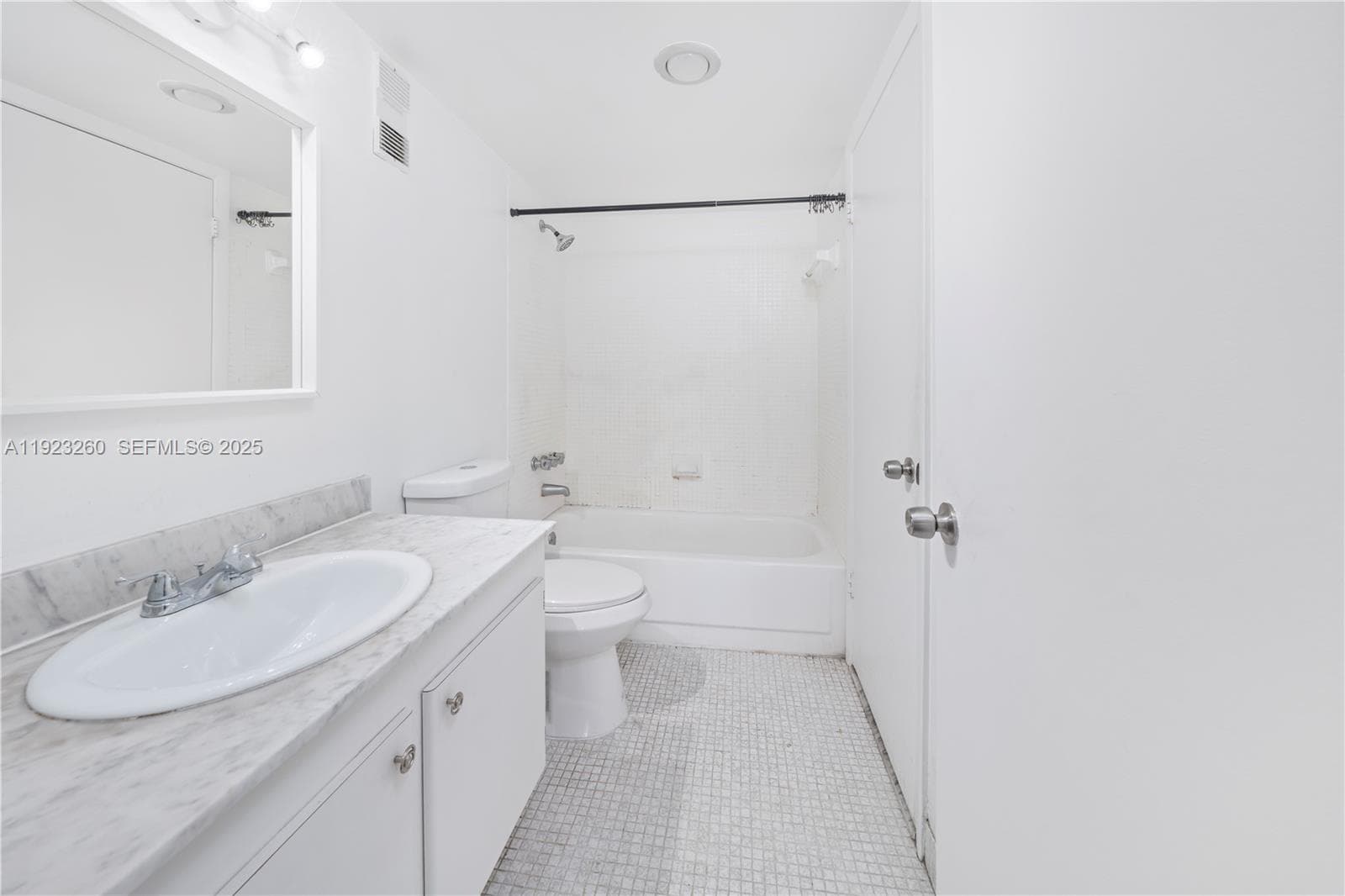 WILSHIRE CONDO · #512E in Miami - Photo 10