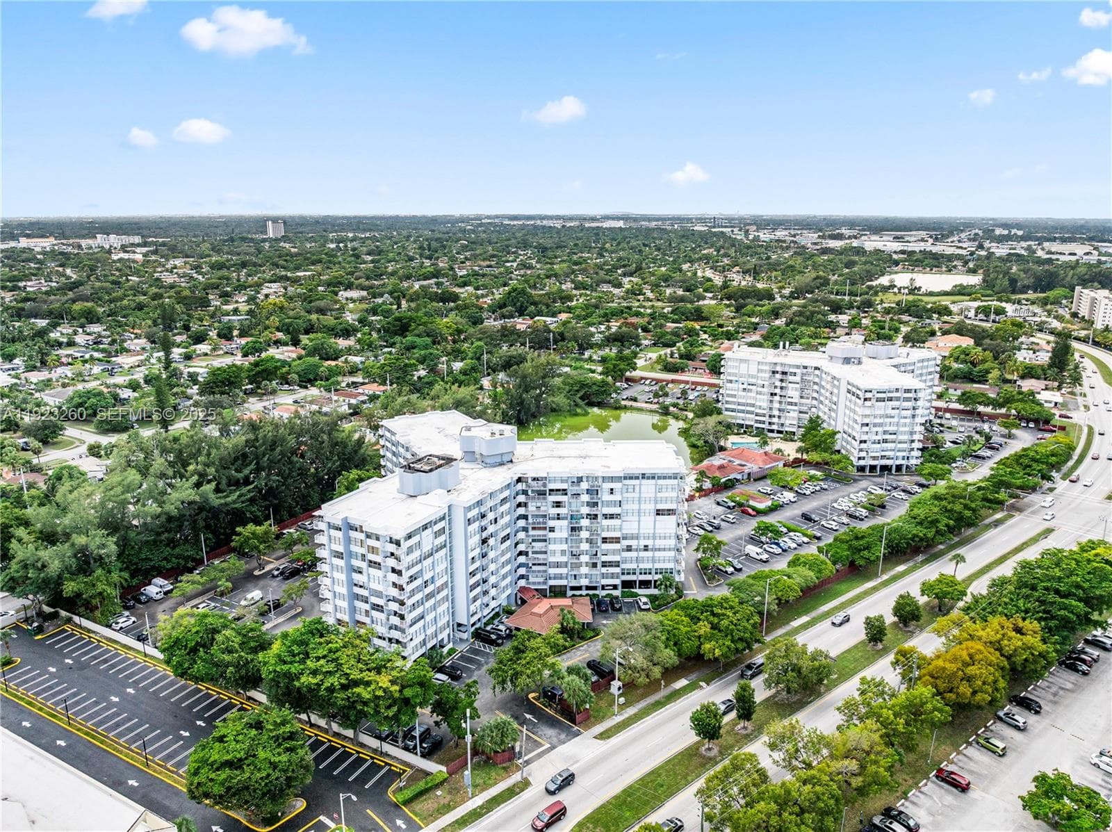 WILSHIRE CONDO · #512E in Miami - Photo 4