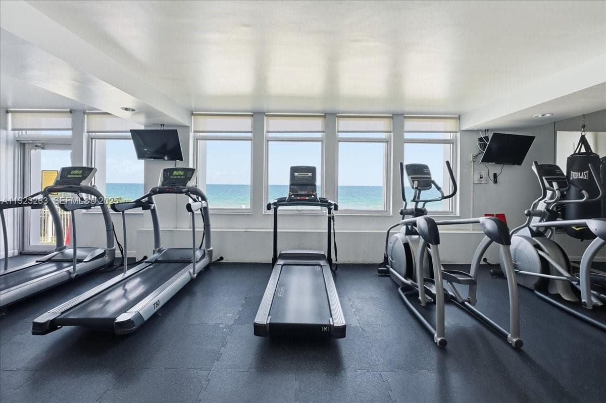 Plaza East Condo · #10L in Fort Lauderdale - Photo 27