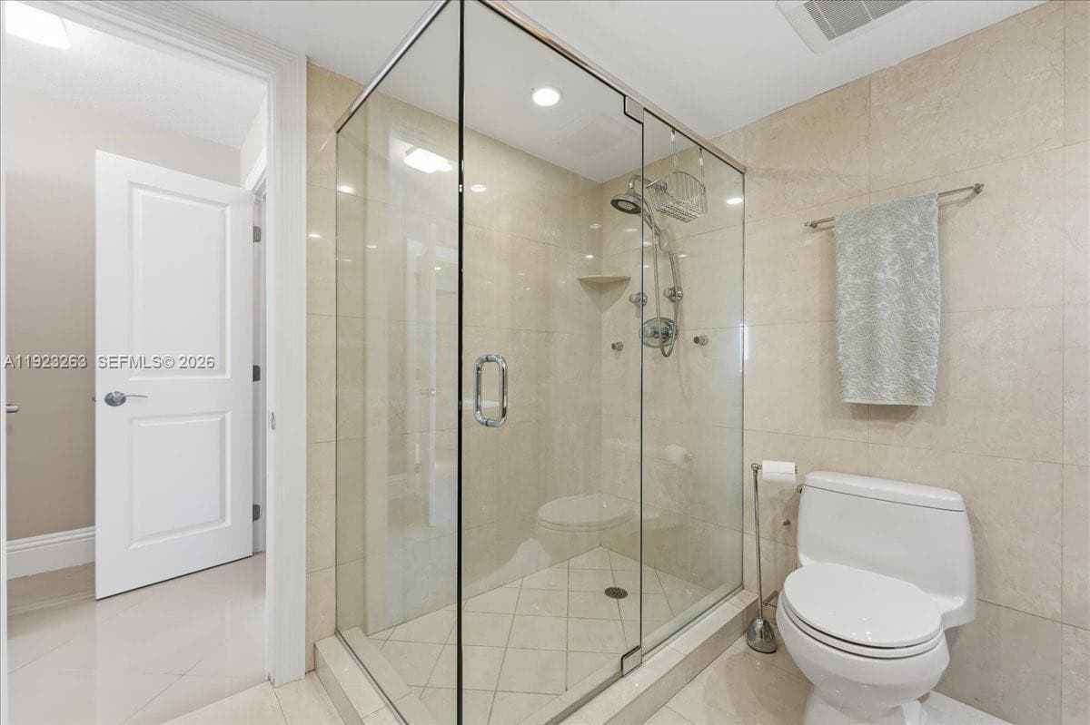 Plaza East Condo · #10L in Fort Lauderdale - Photo 12