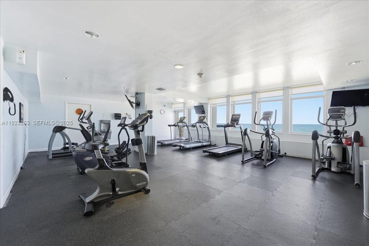 Plaza East Condo · #10L in Fort Lauderdale - Photo 26