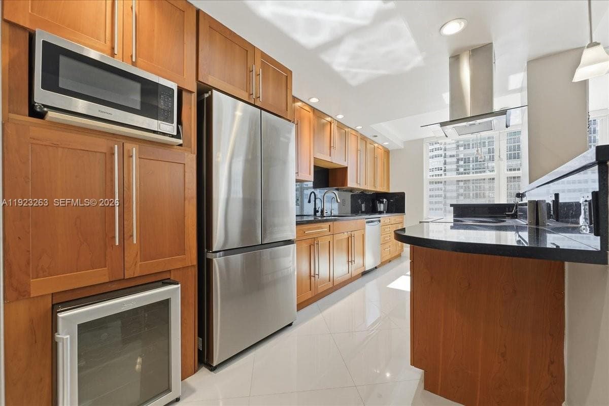 Plaza East Condo · #10L in Fort Lauderdale - Photo 7
