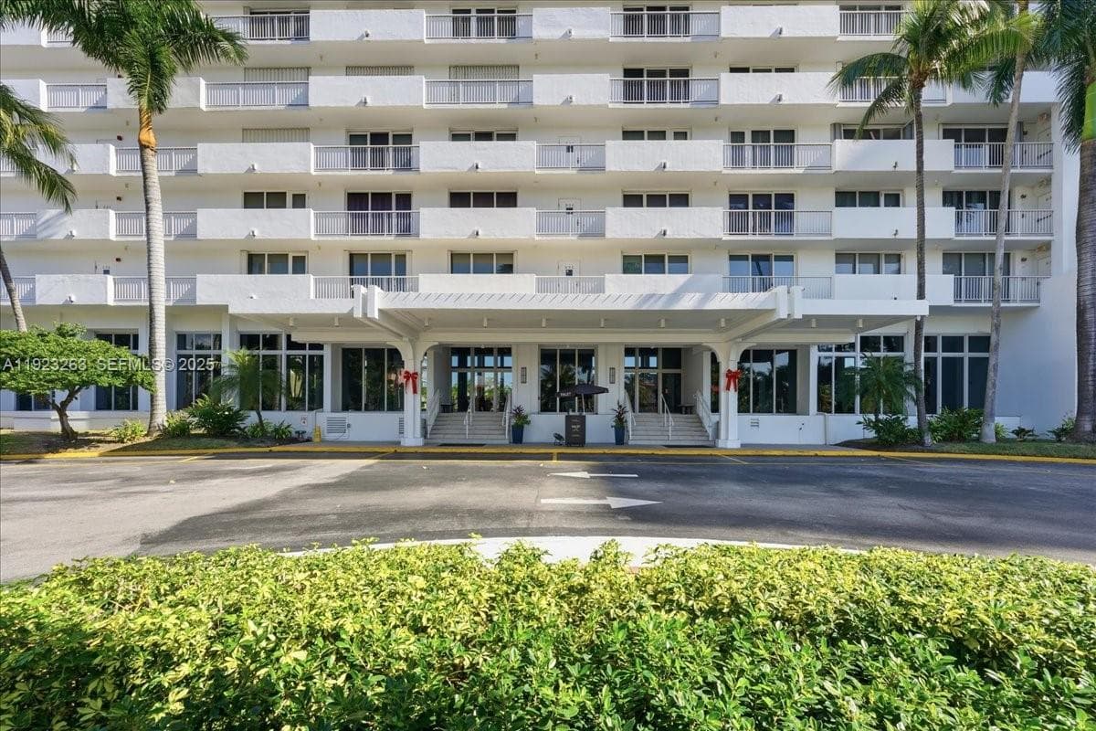 Plaza East Condo · #10L in Fort Lauderdale - Photo 32