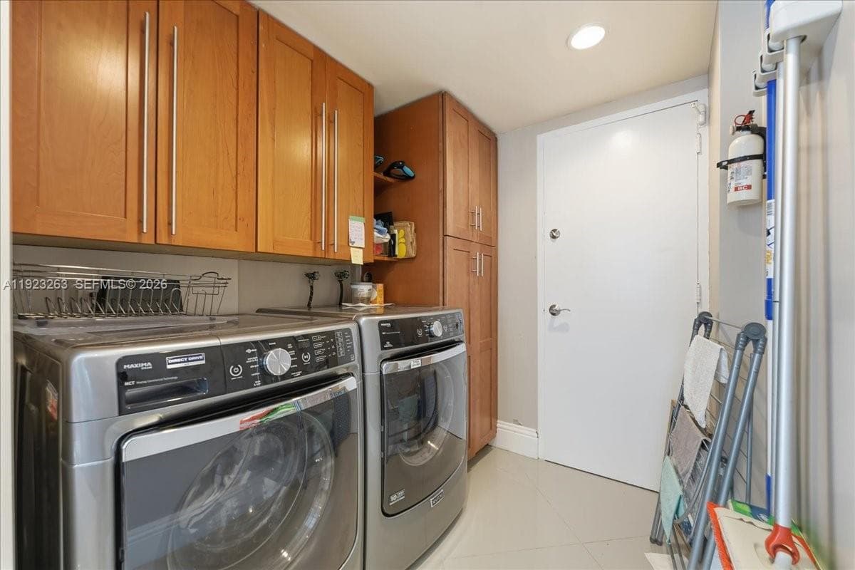 Plaza East Condo · #10L in Fort Lauderdale - Photo 9
