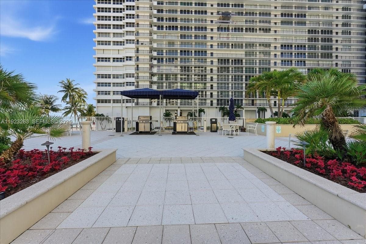 Plaza East Condo · #10L in Fort Lauderdale - Photo 30
