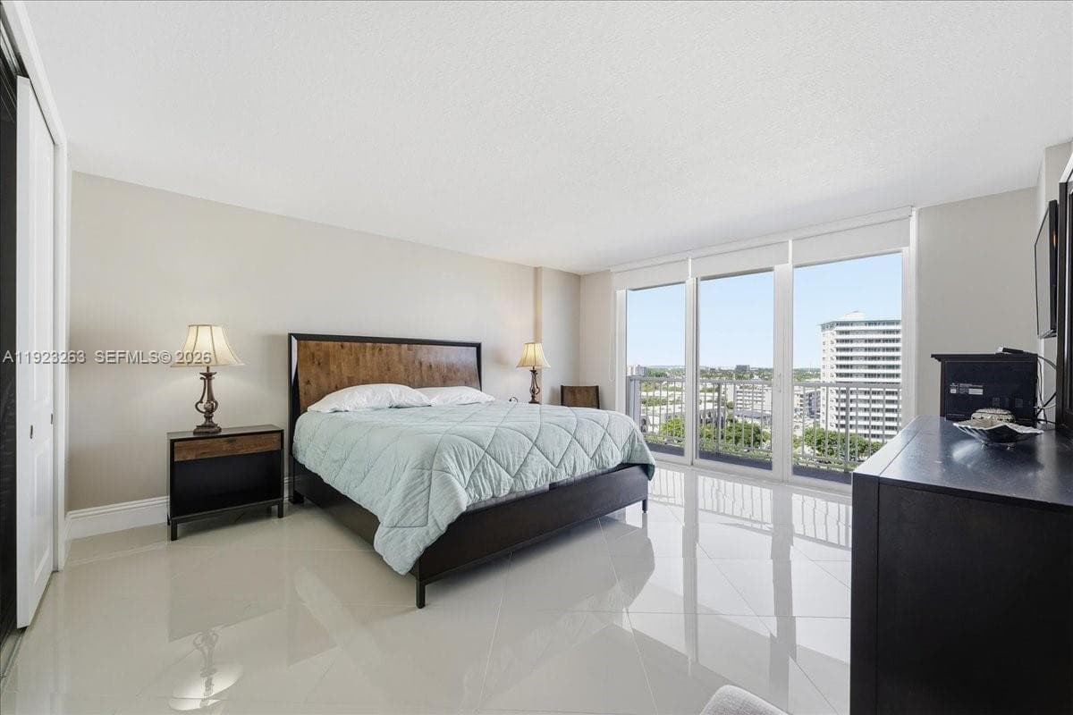 Plaza East Condo · #10L in Fort Lauderdale - Photo 10
