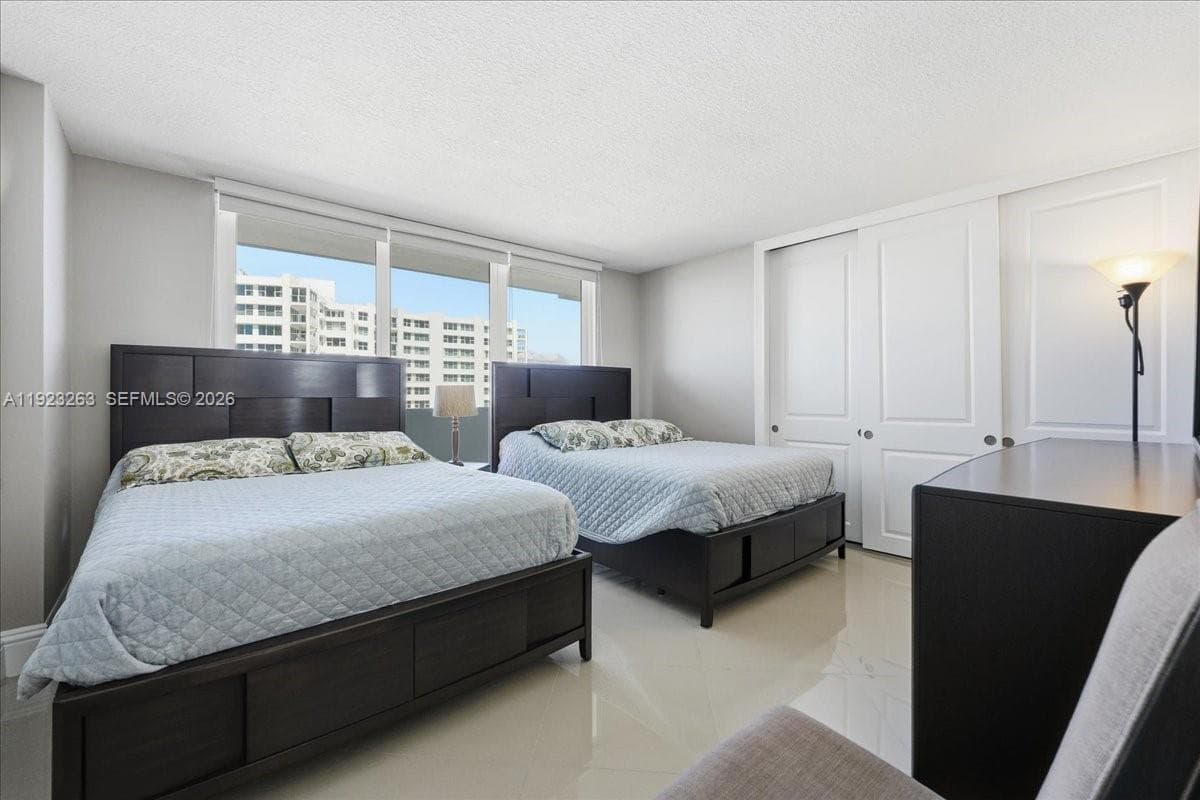 Plaza East Condo · #10L in Fort Lauderdale - Photo 14