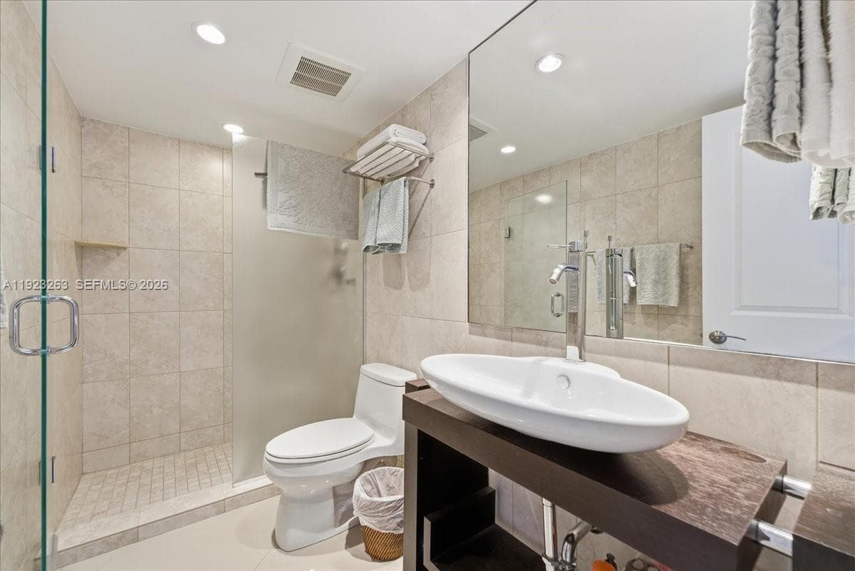 Plaza East Condo · #10L in Fort Lauderdale - Photo 15