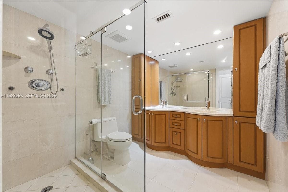 Plaza East Condo · #10L in Fort Lauderdale - Photo 11