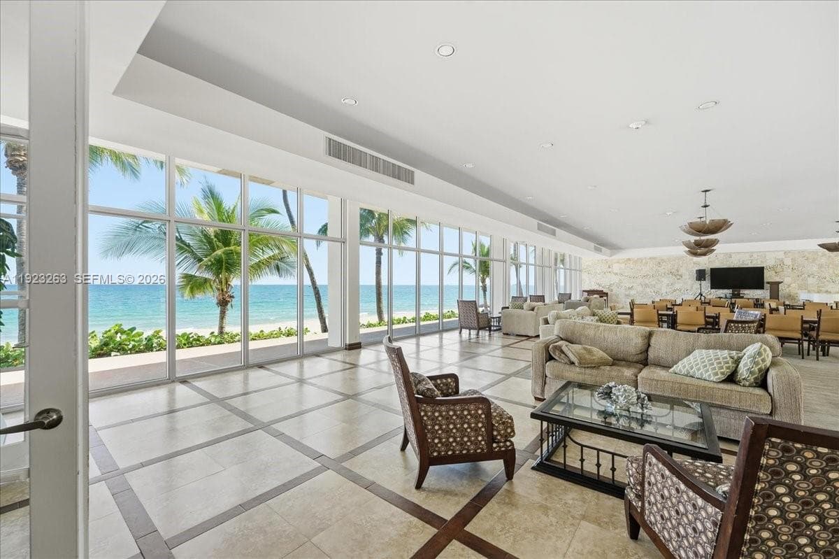 Plaza East Condo · #10L in Fort Lauderdale - Photo 4