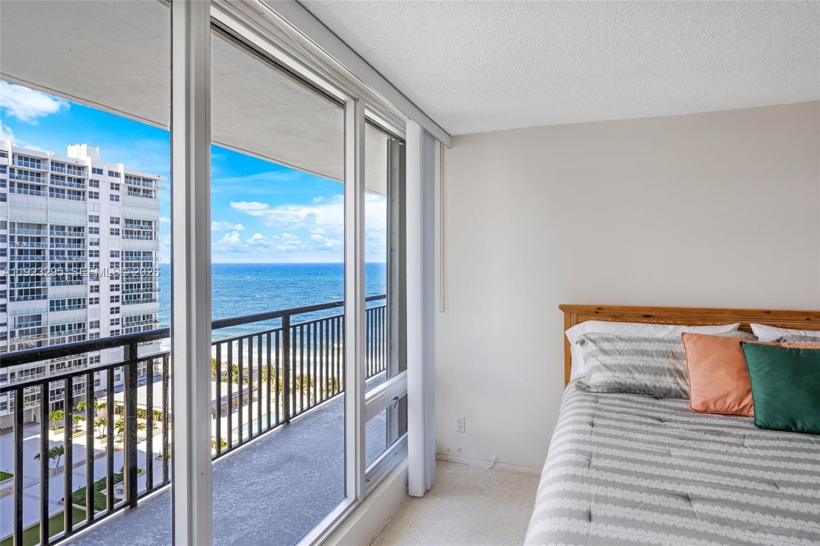 Plaza South Condo · #12H in Fort Lauderdale - Photo 14