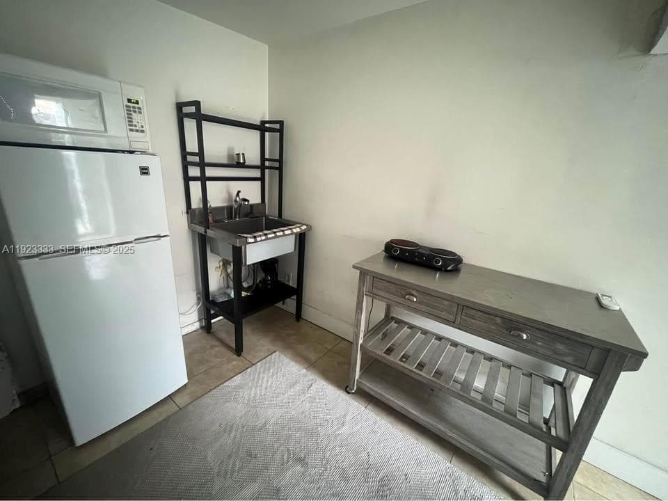 BRENDALE HEIGHTS · #C in Fort Lauderdale - Photo 2