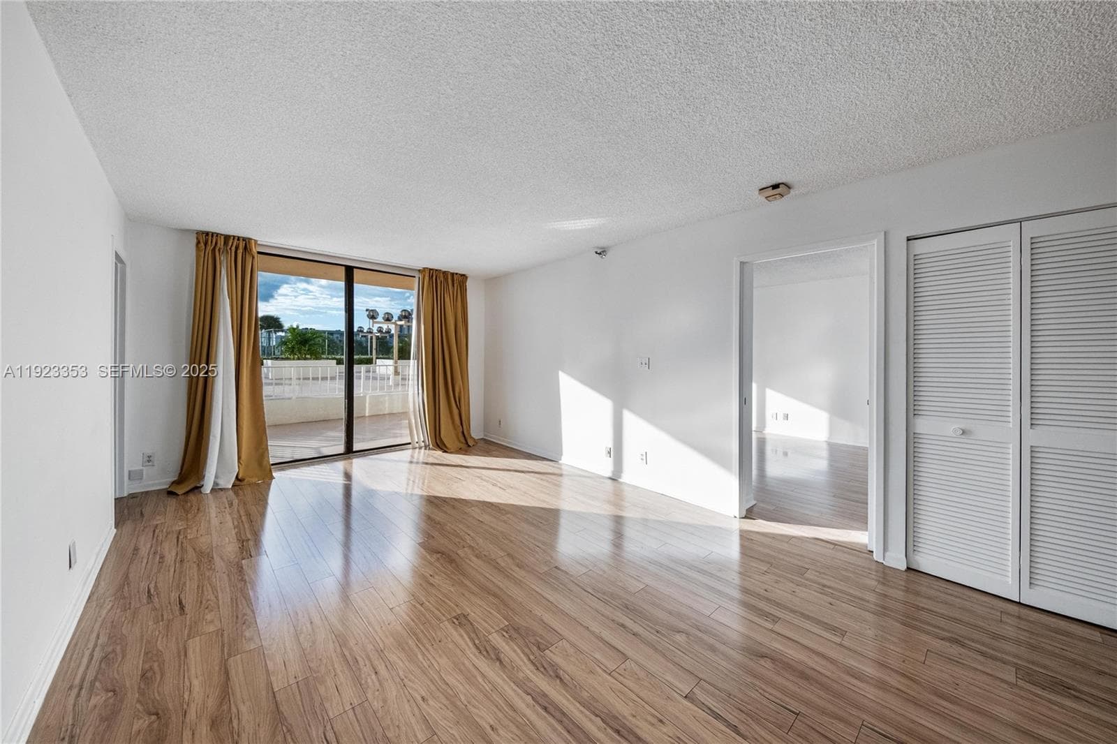 WINSTON TOWERS 700 CONDO · #307 in Sunny Isles Beach - Photo 2